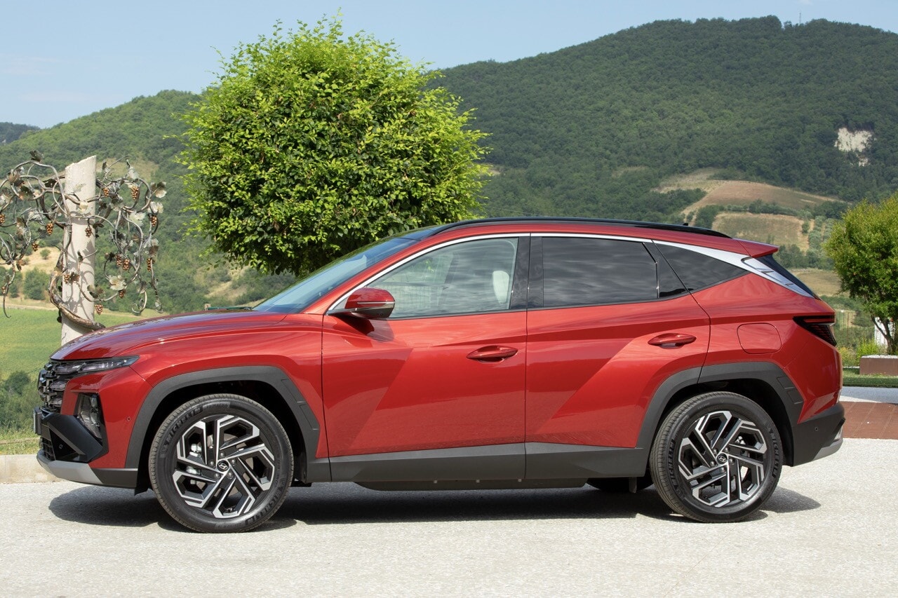 Hyundai Tucson, quale ibrido scegliere? La prova completa
