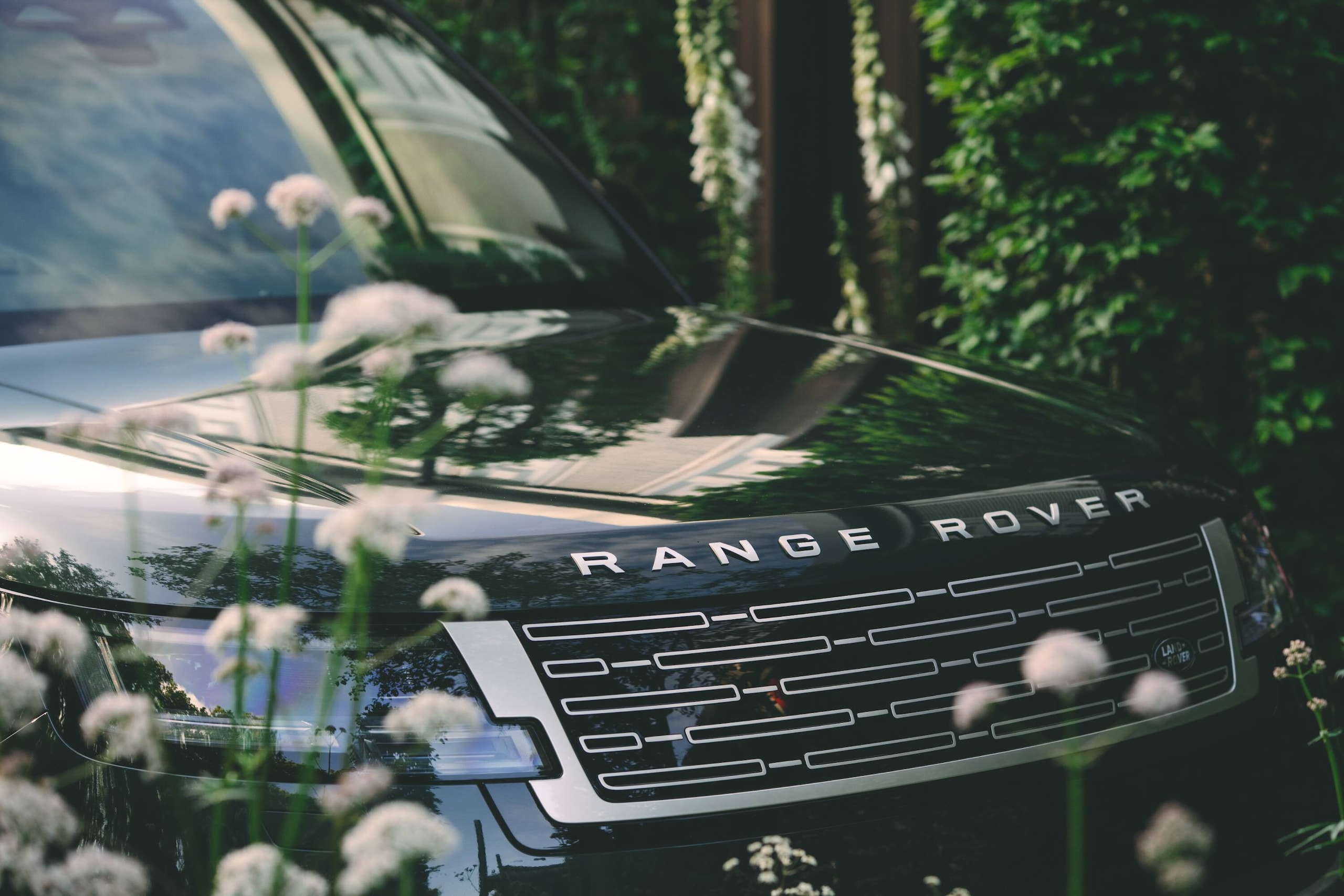 Range Rover Electric, lusso e potenza viaggiano in elettrico
