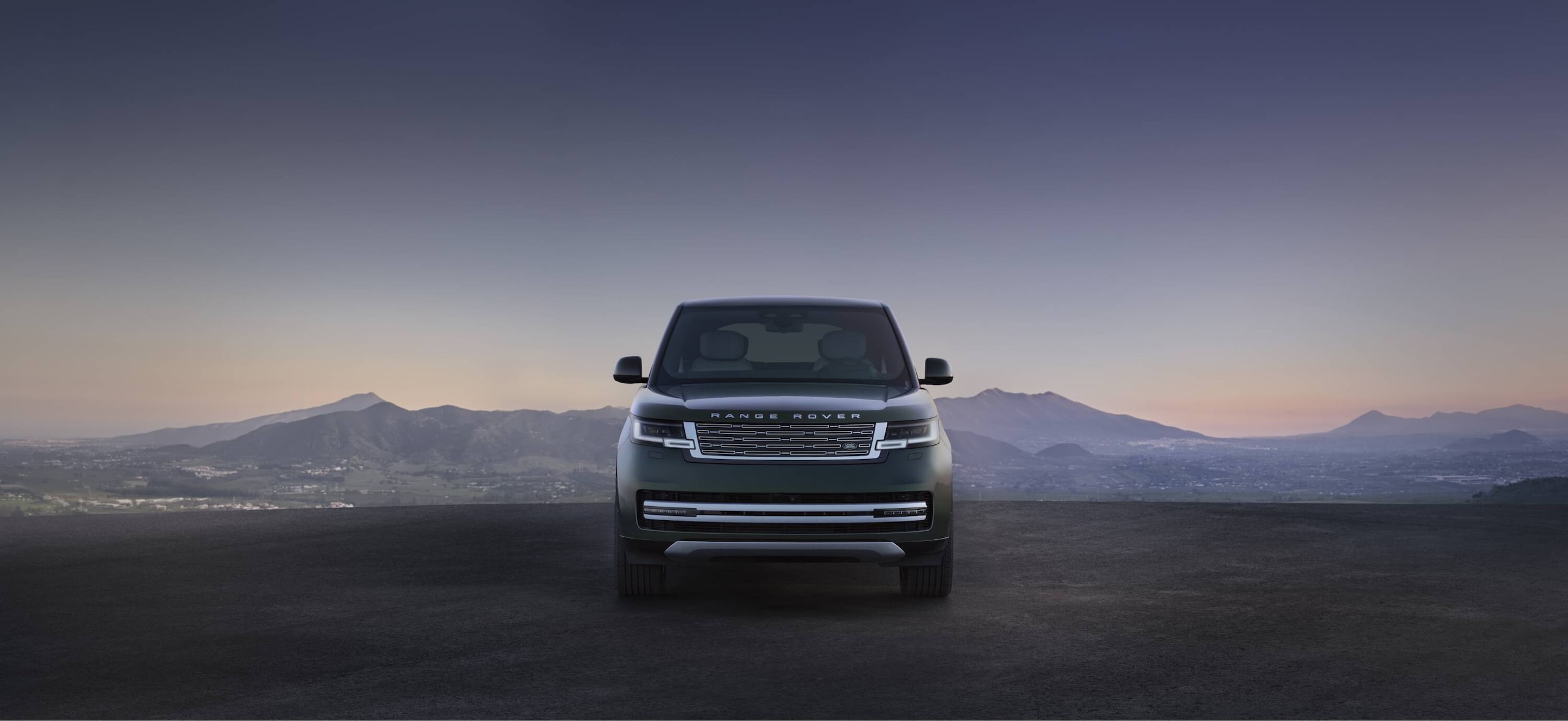 Range Rover Electric, lusso e potenza viaggiano in elettrico
