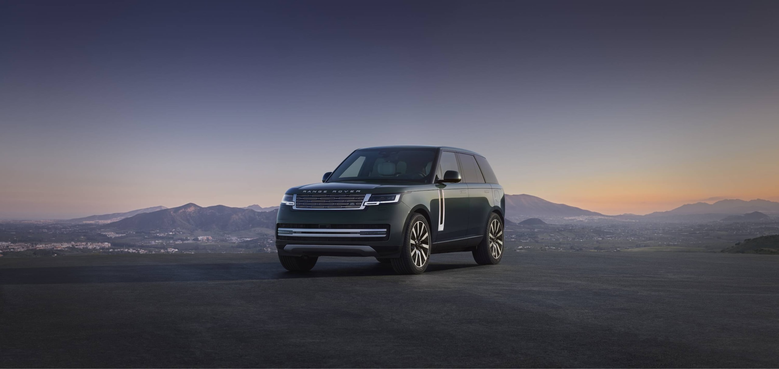 Range Rover Electric, lusso e potenza viaggiano in elettrico