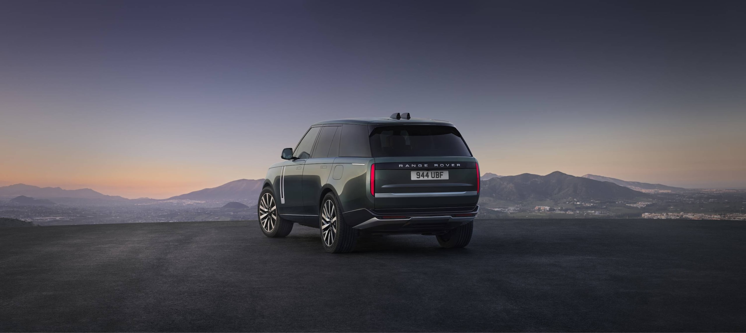 Range Rover Electric, lusso e potenza viaggiano in elettrico