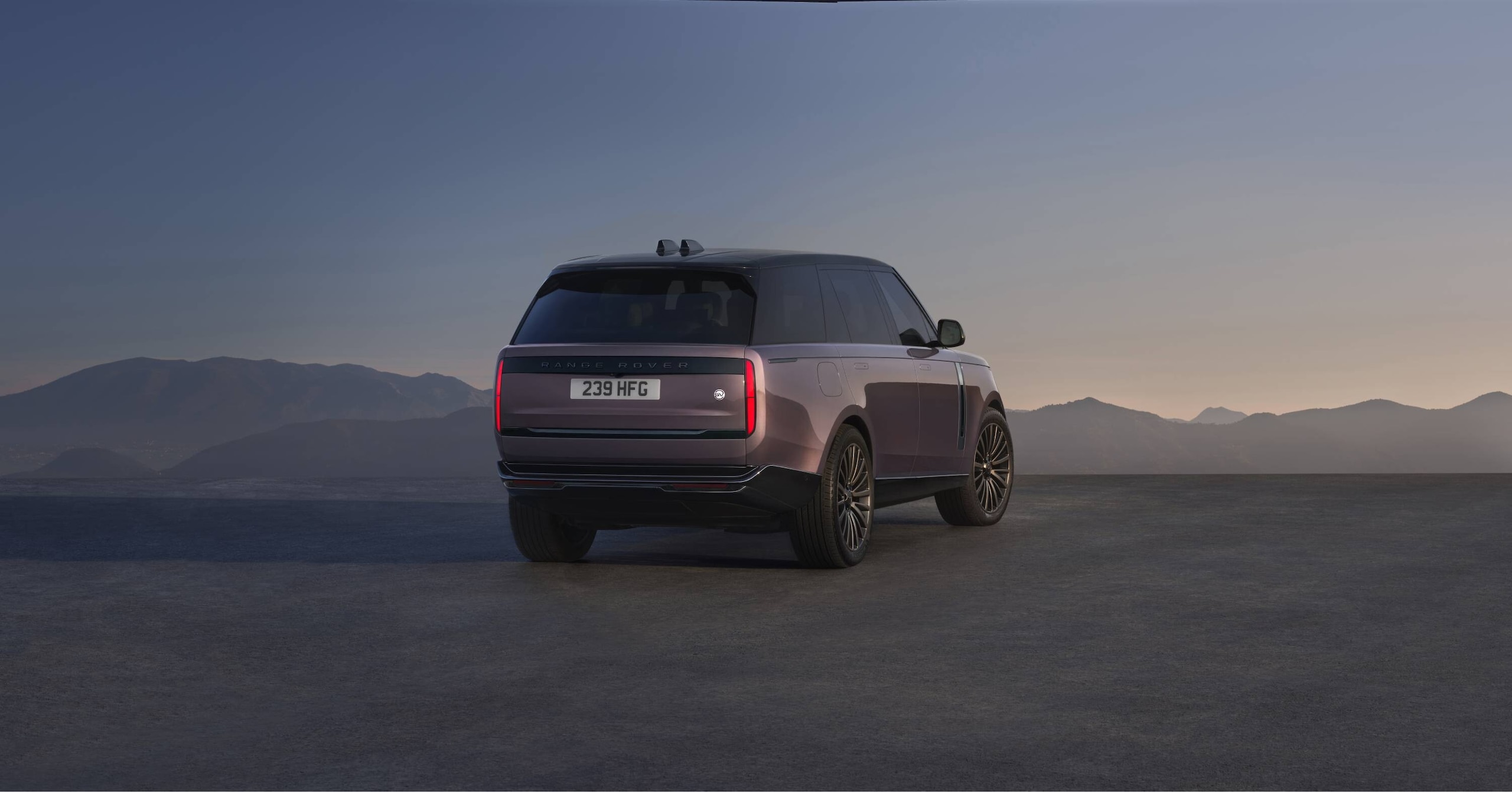 Range Rover Electric, lusso e potenza viaggiano in elettrico