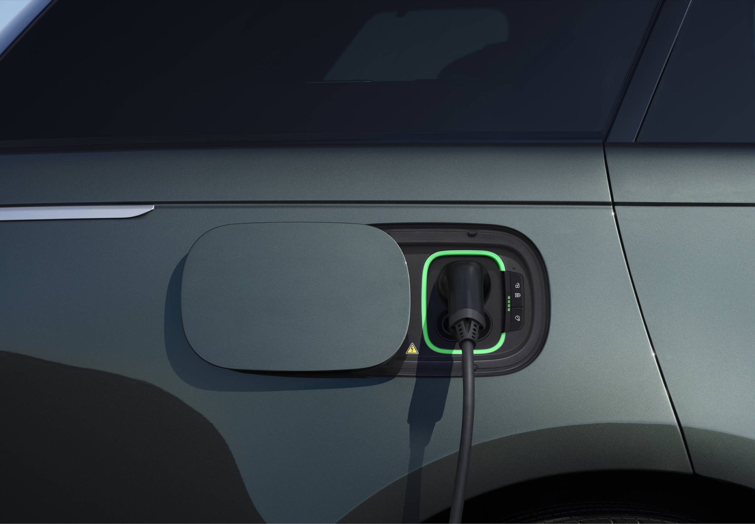 Range Rover Electric, lusso e potenza viaggiano in elettrico