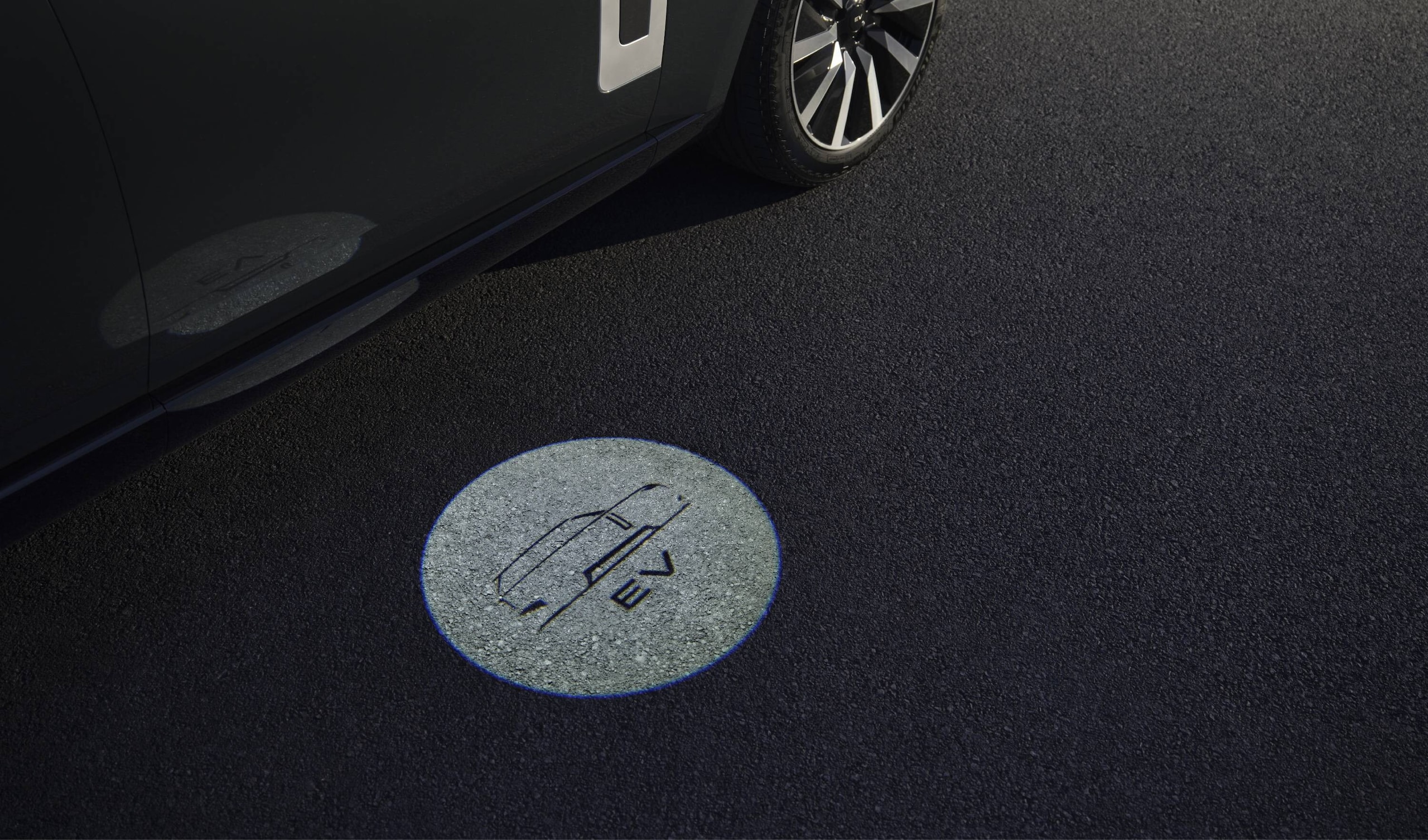 Range Rover Electric, lusso e potenza viaggiano in elettrico