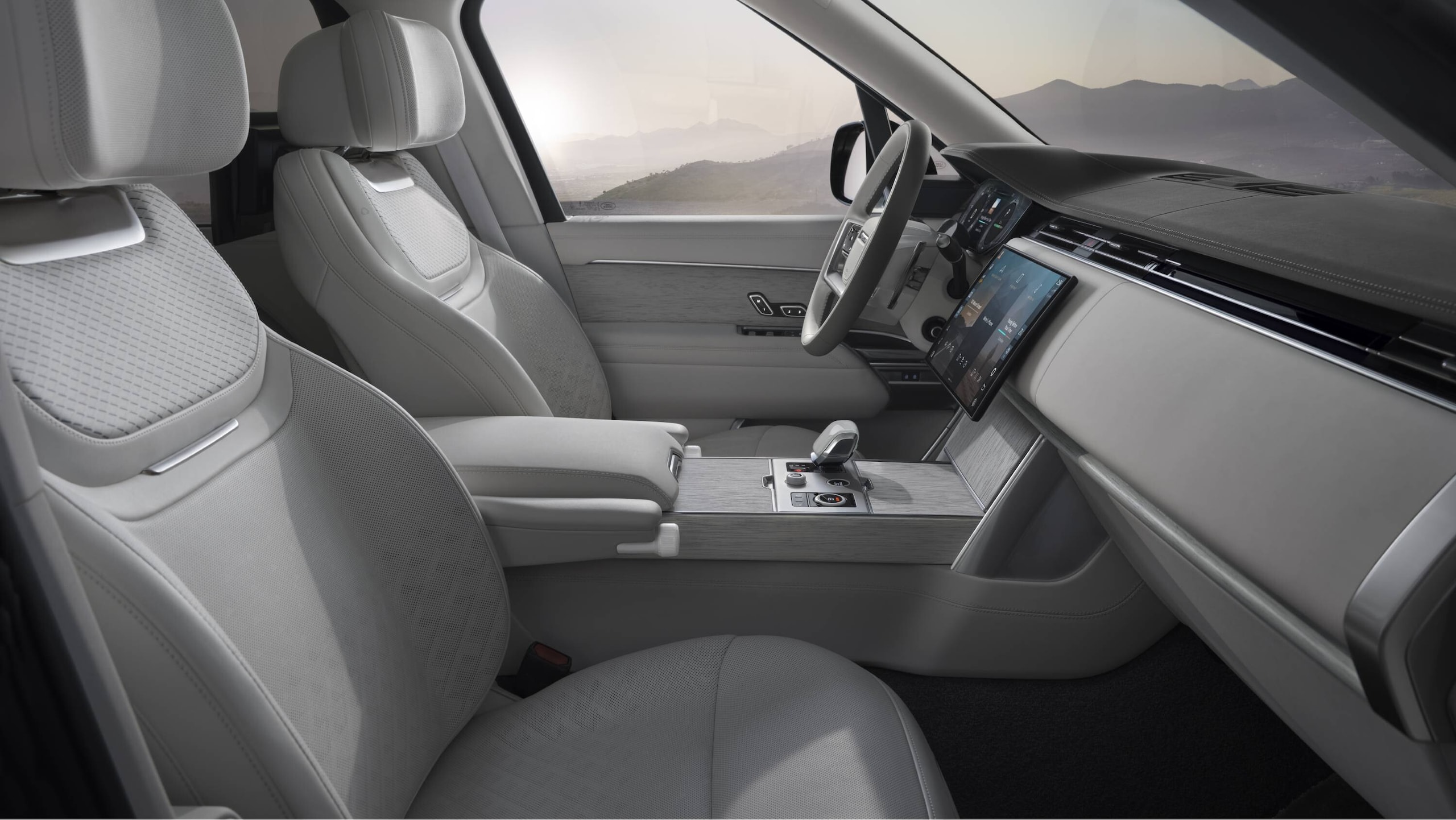 Range Rover Electric, lusso e potenza viaggiano in elettrico