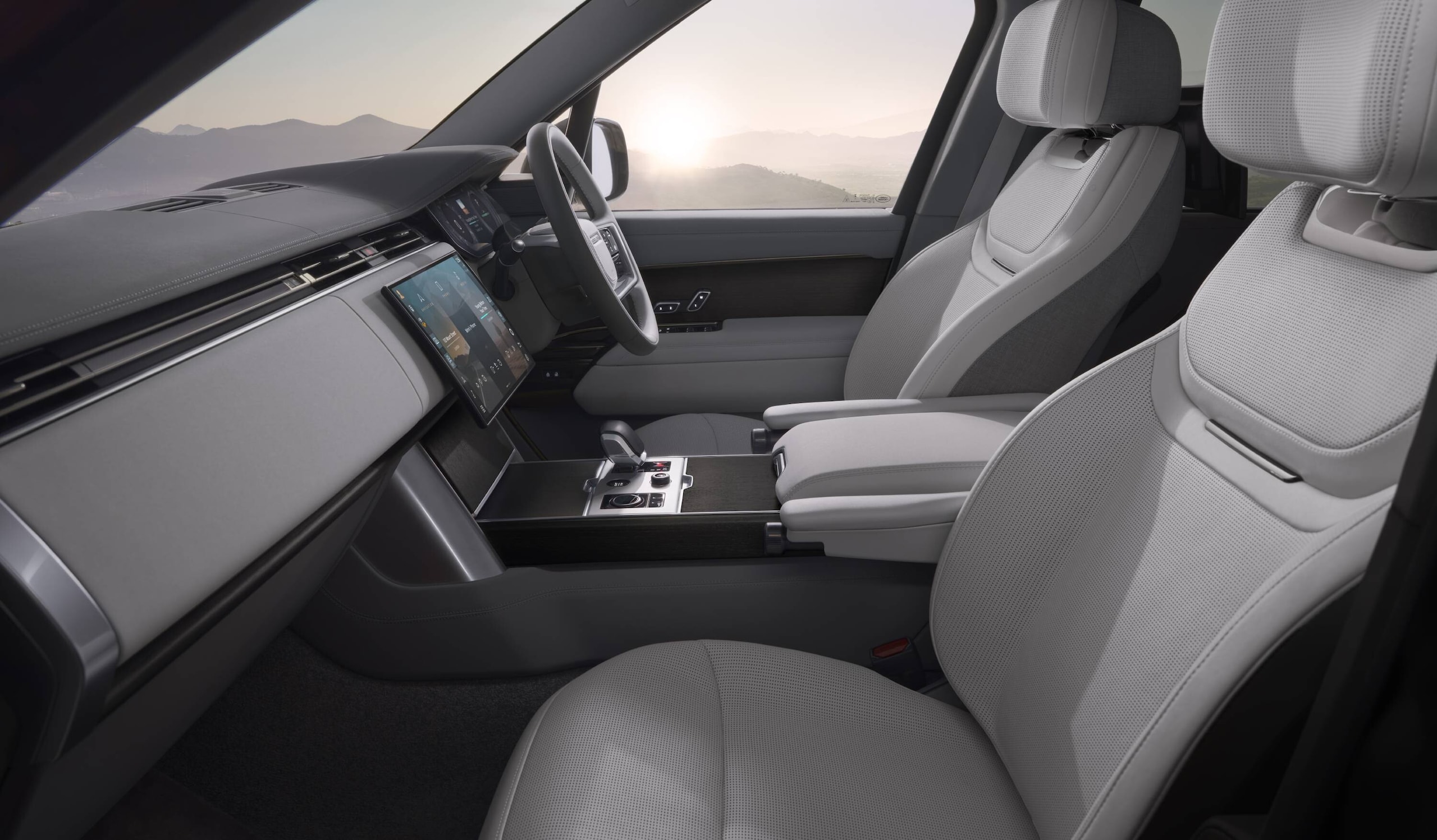 Range Rover Electric, lusso e potenza viaggiano in elettrico