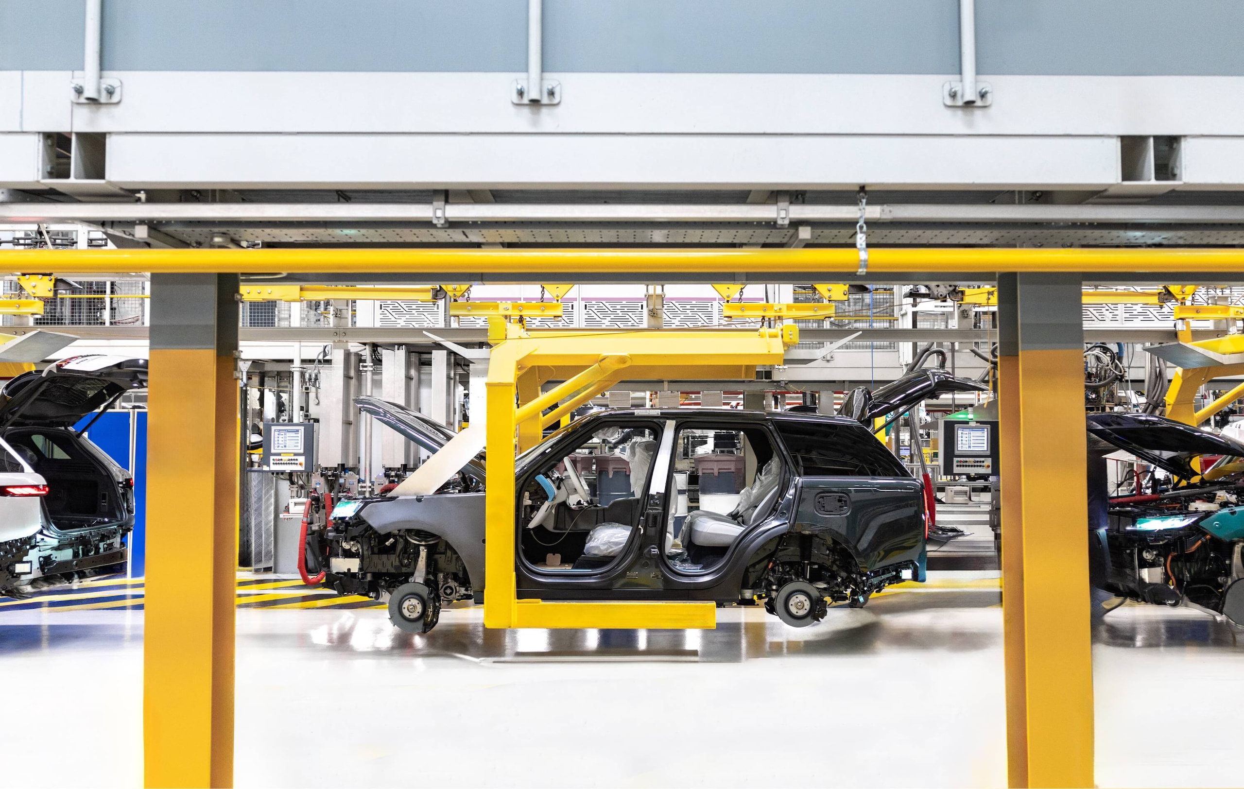 Range Rover Electric, lusso e potenza viaggiano in elettrico