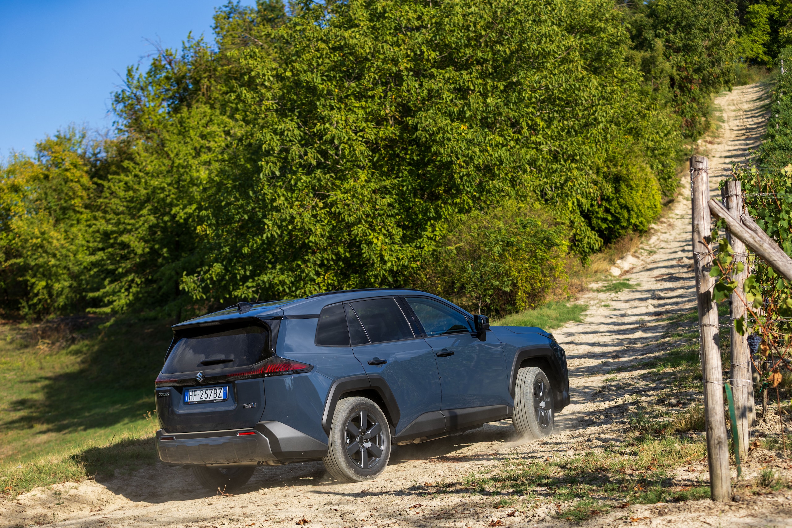 Suzuki Across, avventura integrale in plug-in