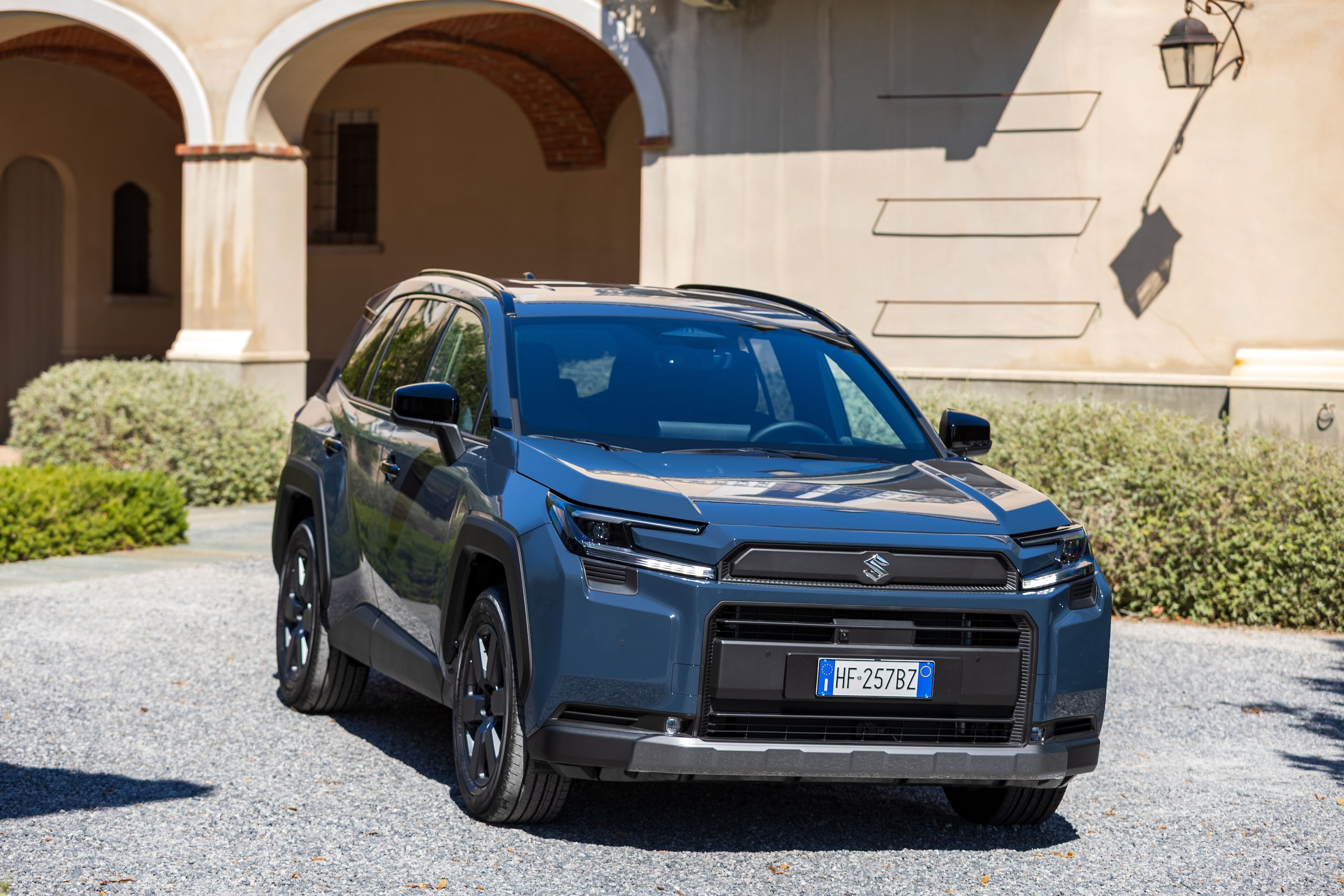 Suzuki Across, avventura integrale in plug-in