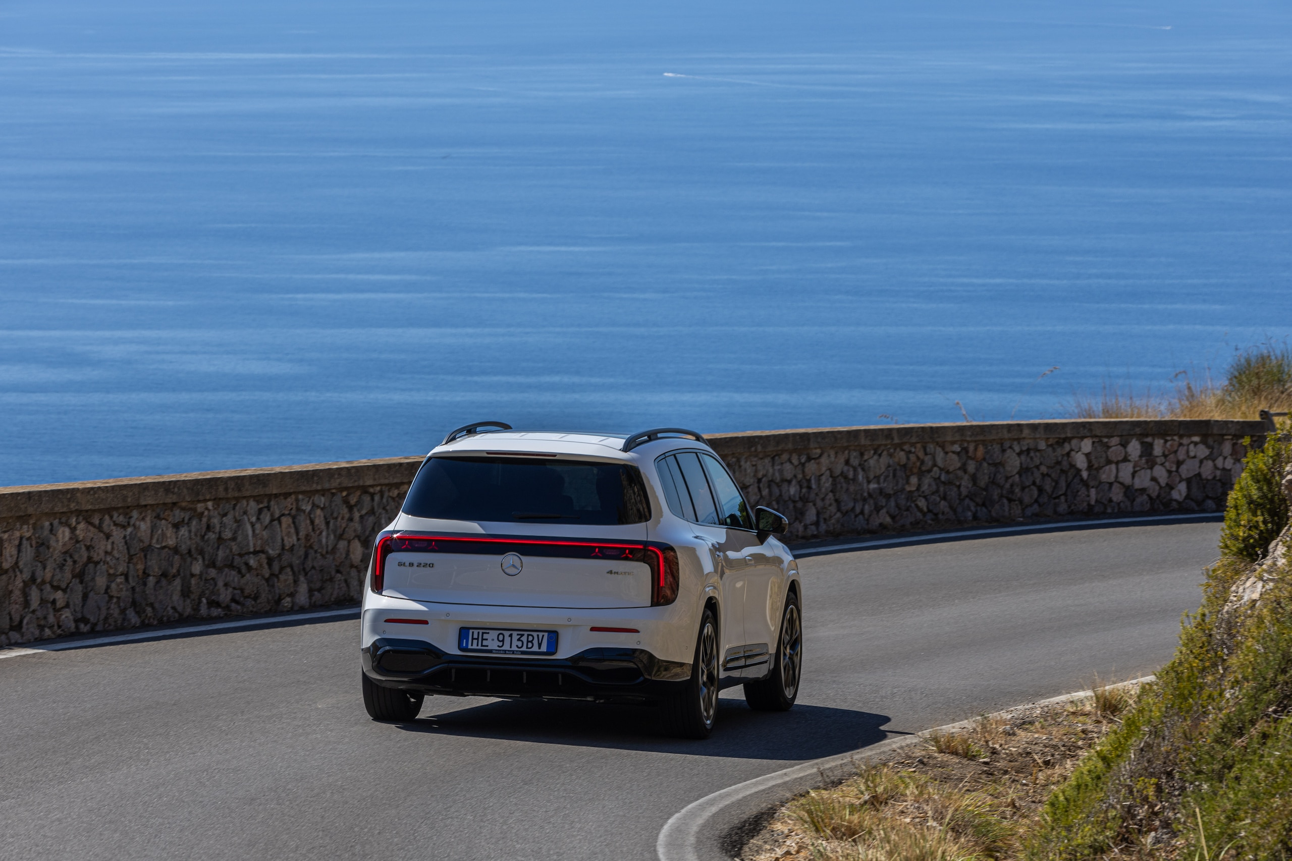 Mercedes-Benz GLB, tanto spazio e consumi bassi