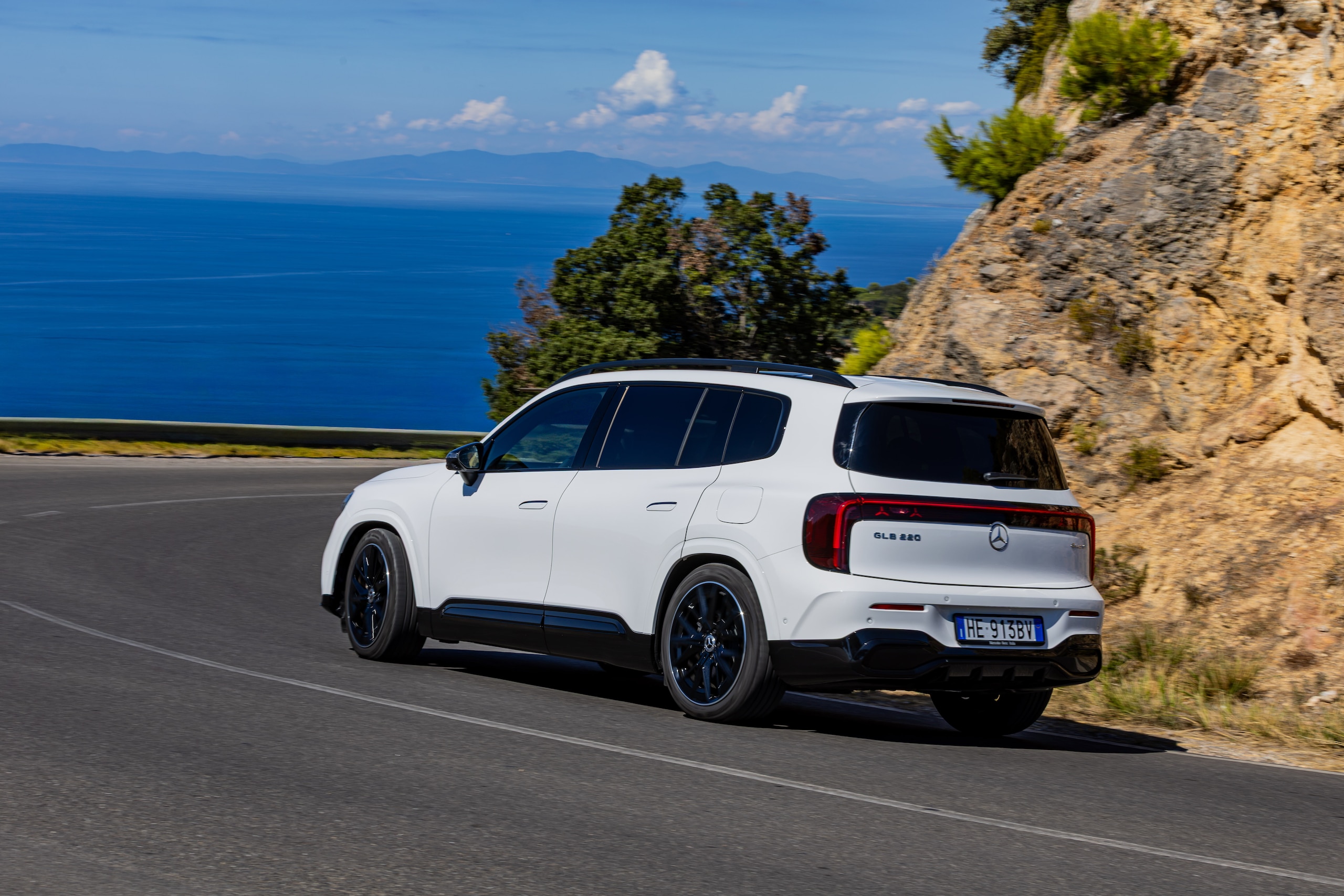 Mercedes-Benz GLB, tanto spazio e consumi bassi