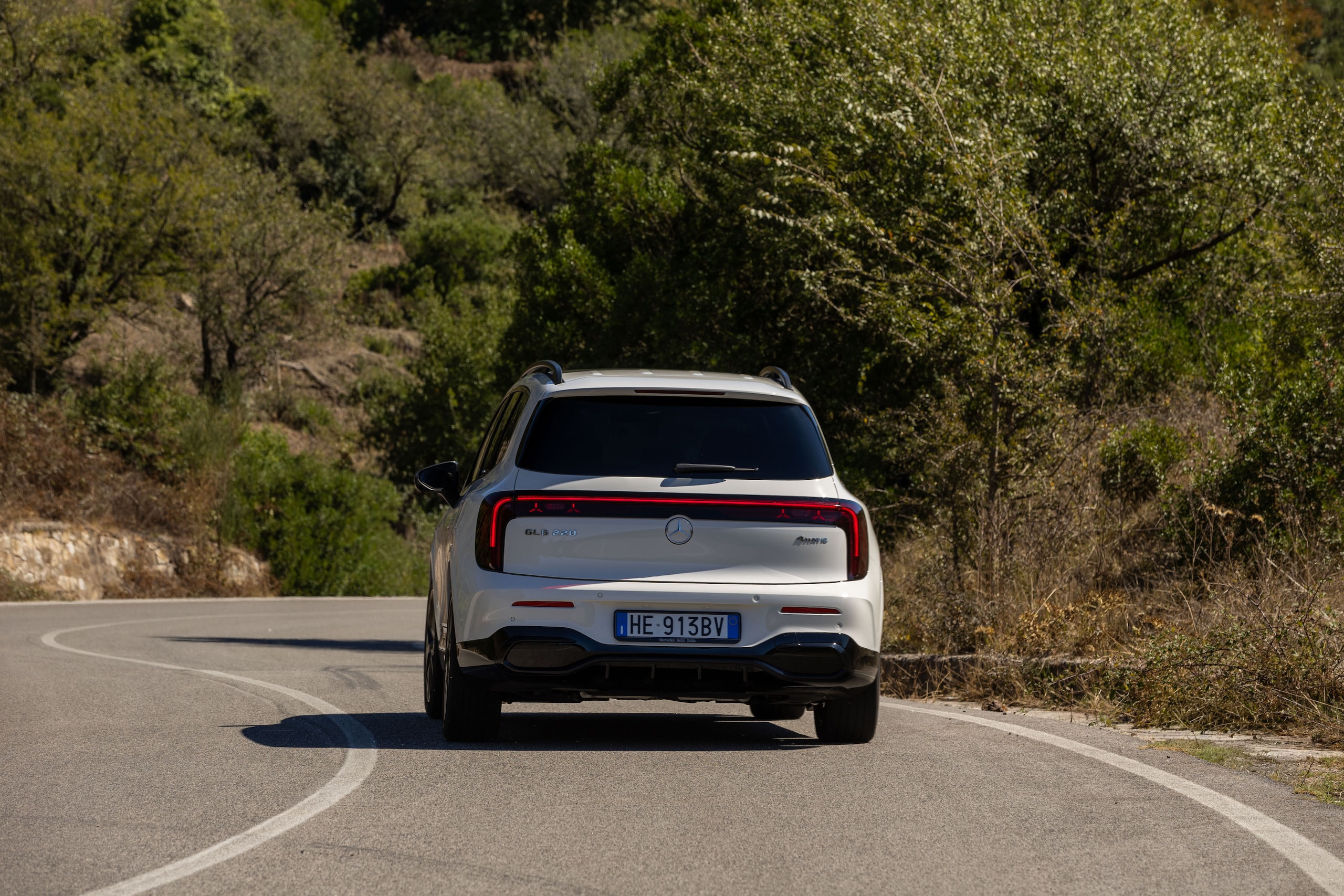 Mercedes-Benz GLB, tanto spazio e consumi bassi