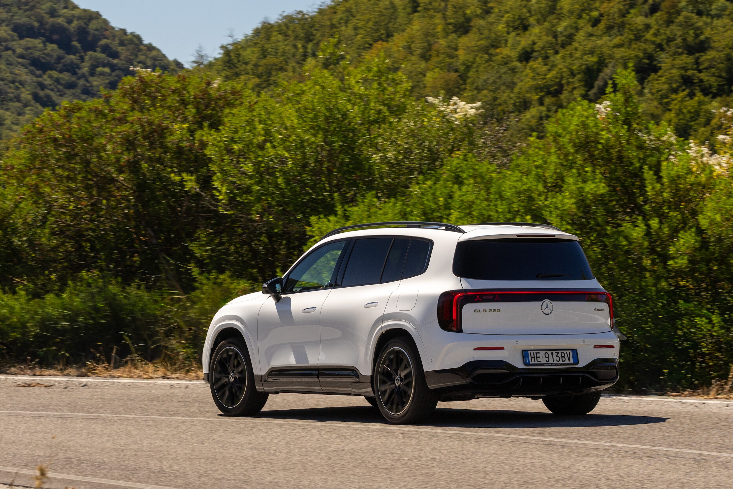 Mercedes-Benz GLB, tanto spazio e consumi bassi