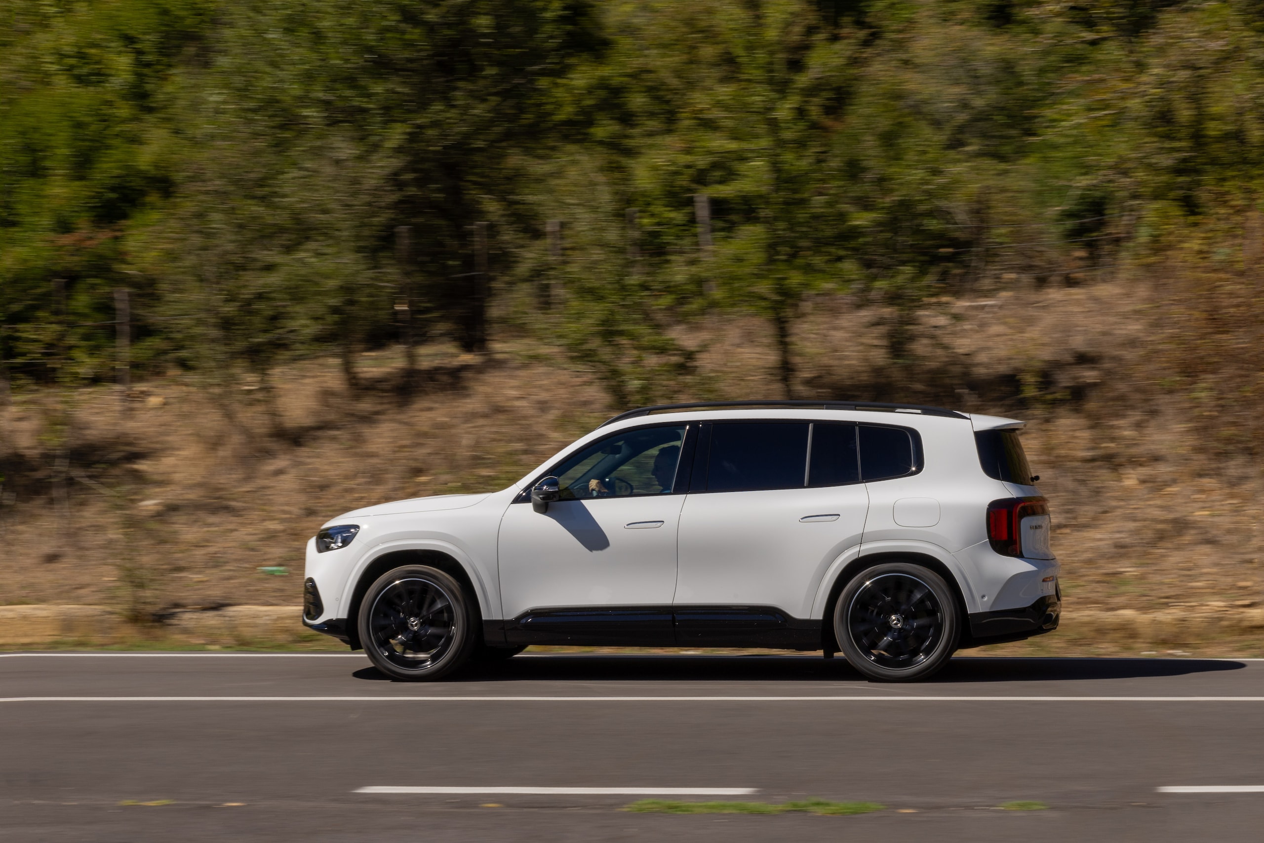 Mercedes-Benz GLB, tanto spazio e consumi bassi
