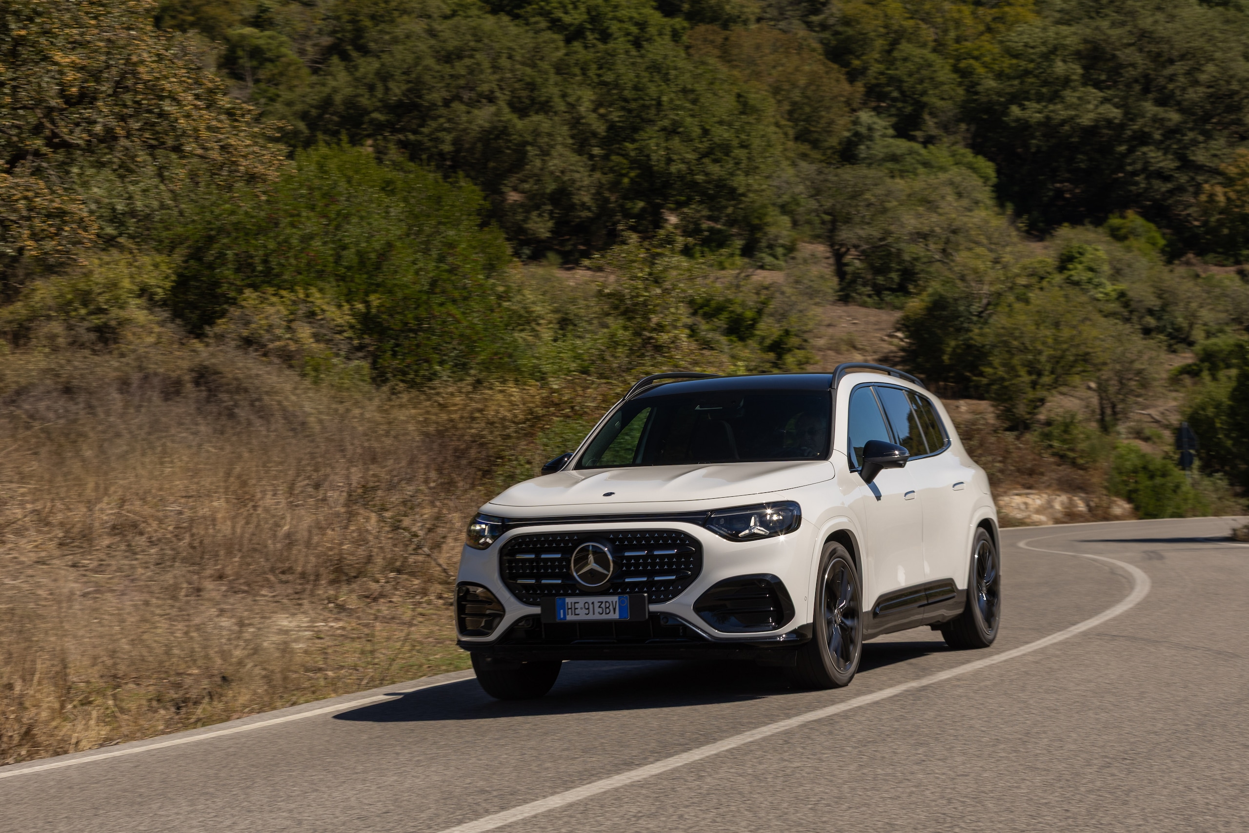 Mercedes-Benz GLB, tanto spazio e consumi bassi