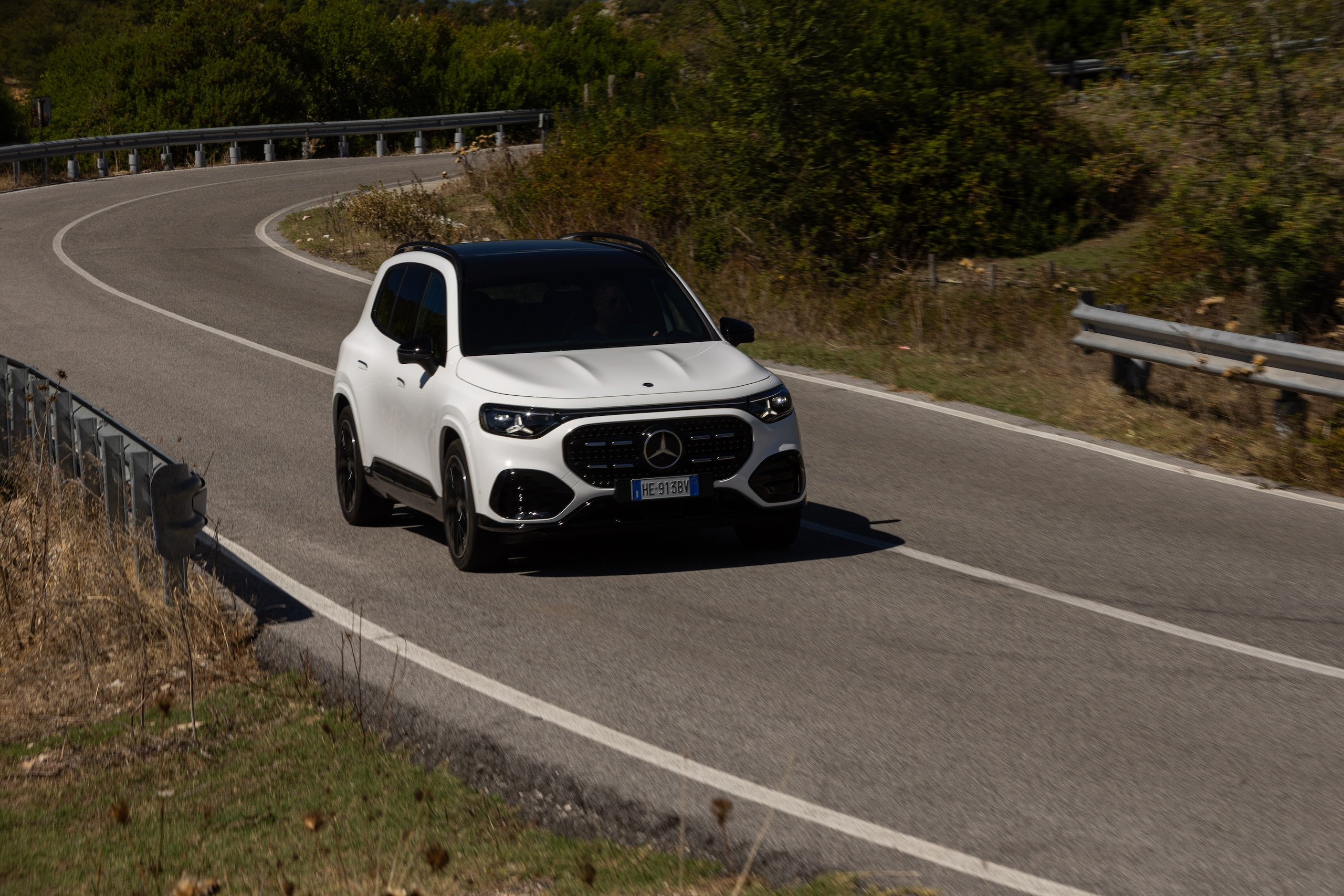 Mercedes-Benz GLB, tanto spazio e consumi bassi