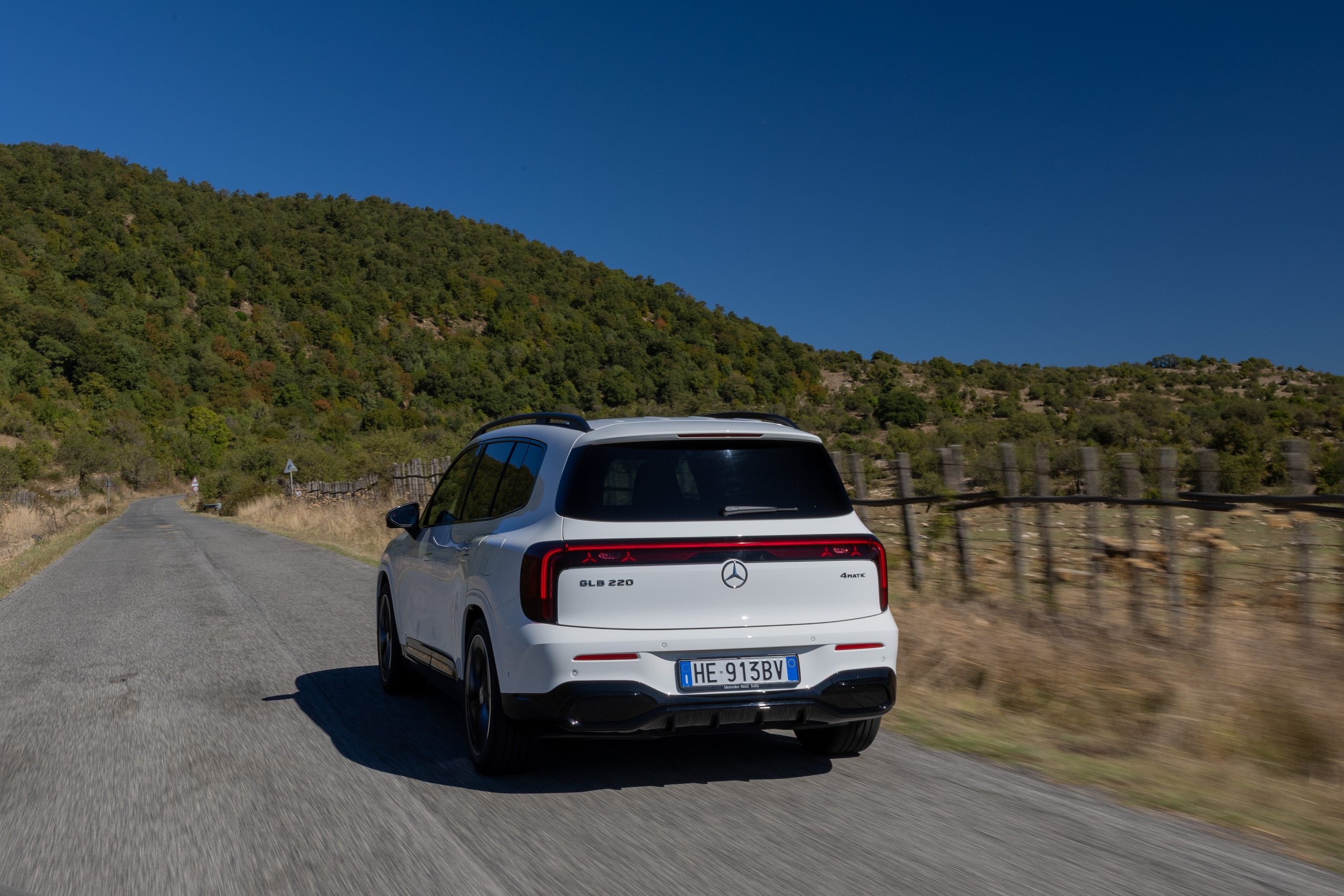 Mercedes-Benz GLB, tanto spazio e consumi bassi