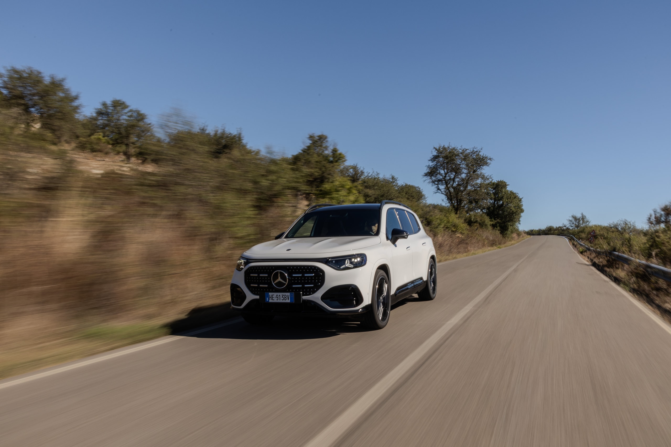 Mercedes-Benz GLB, tanto spazio e consumi bassi