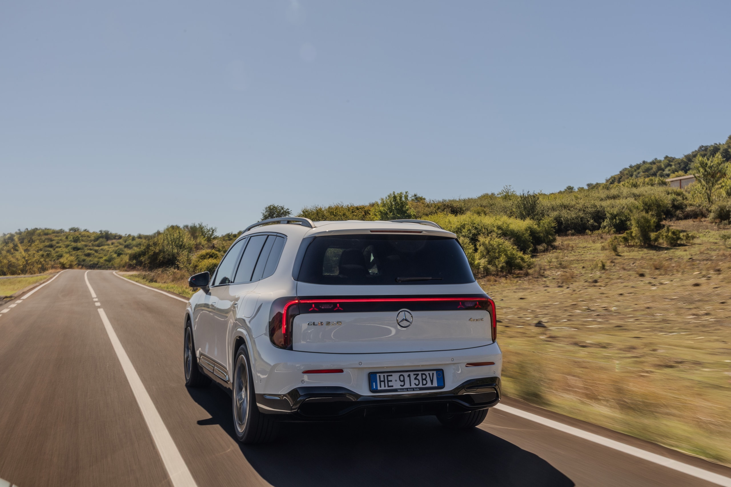Mercedes-Benz GLB, tanto spazio e consumi bassi