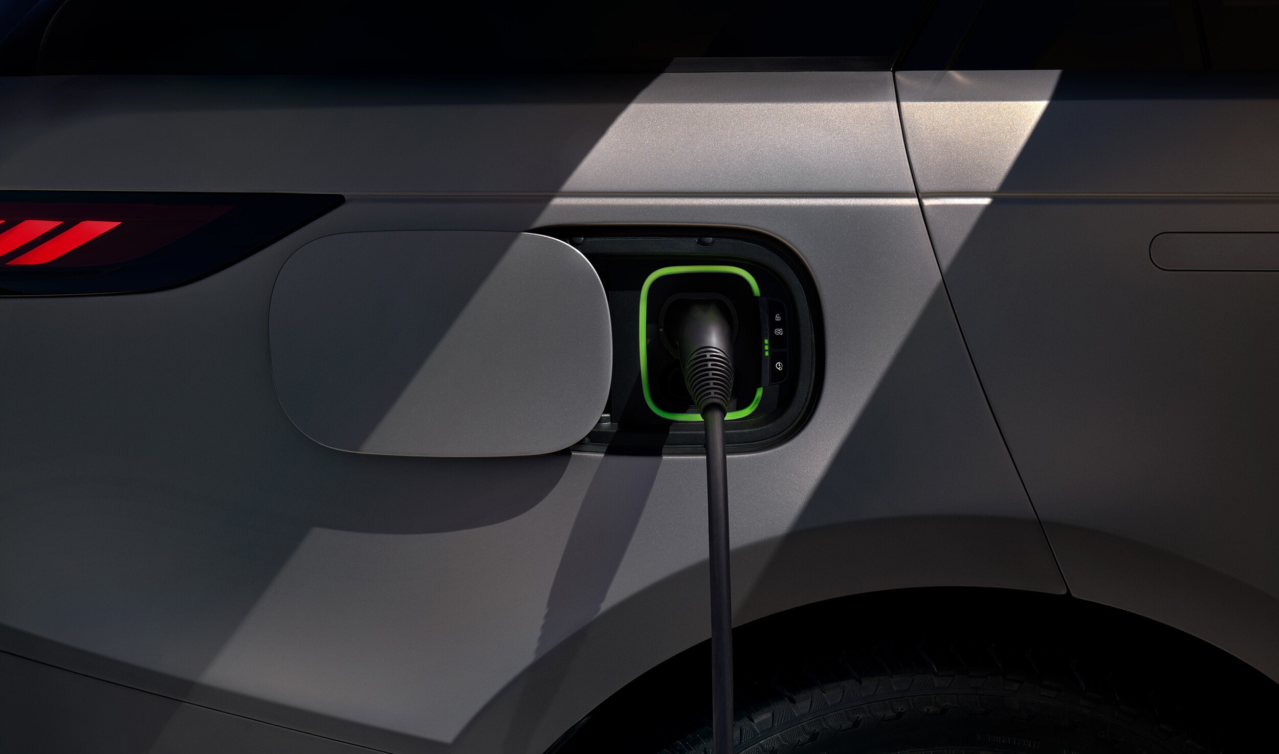 Range Rover Sport Electric, scossa all'icona