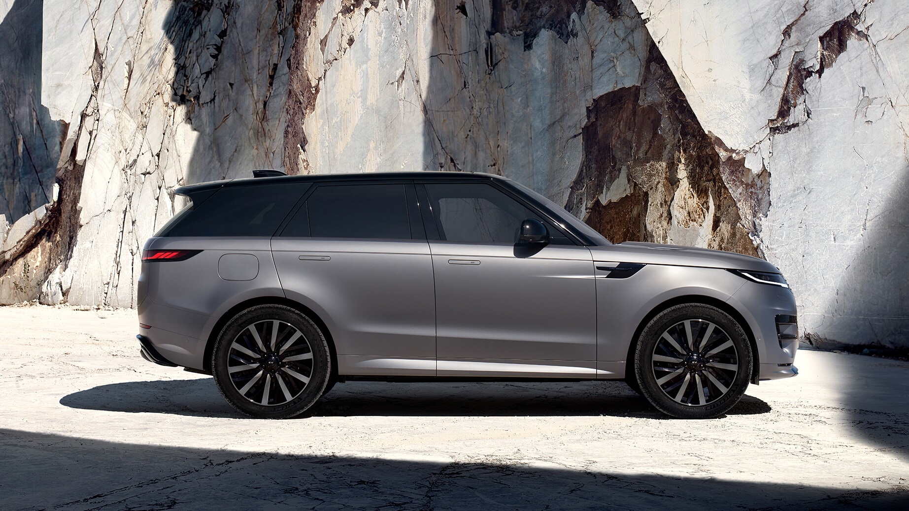Range Rover Sport Electric, scossa all'icona