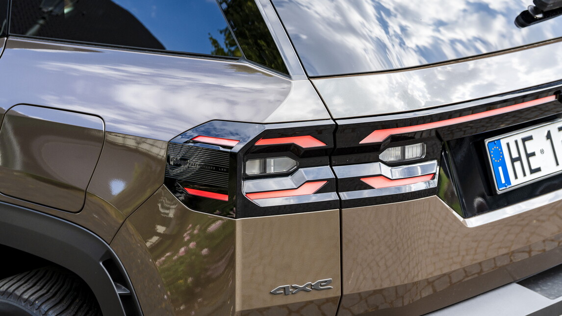 Compass, doppio cuore elettrico: tra i 375 CV della 4xe e i 674 km della BEV Long Range