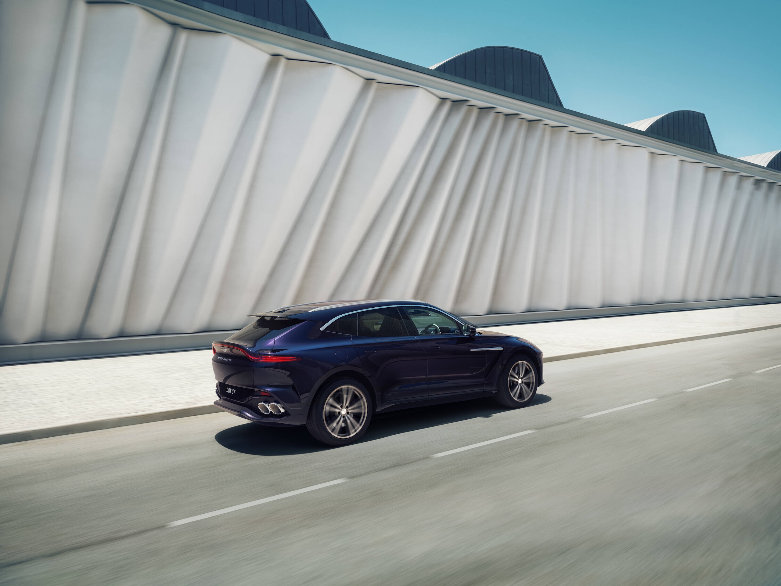 Aston Martin DBX GT, il lusso per passare inosservati