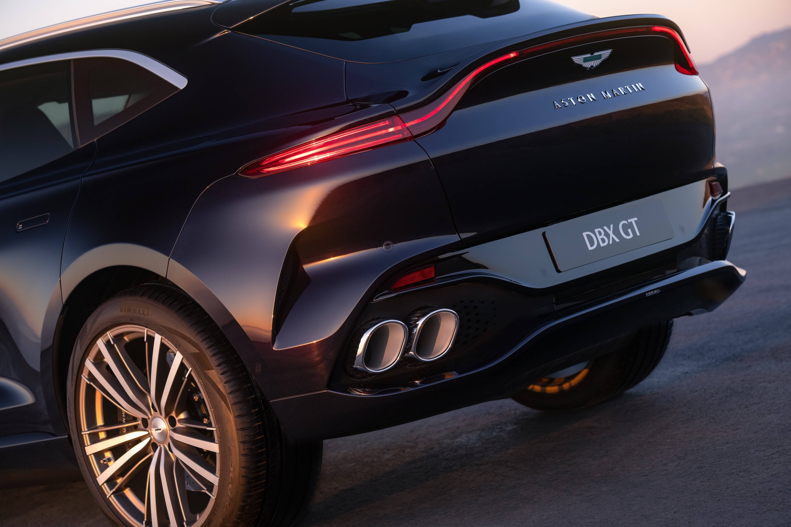 Aston Martin DBX GT, il lusso per passare inosservati
