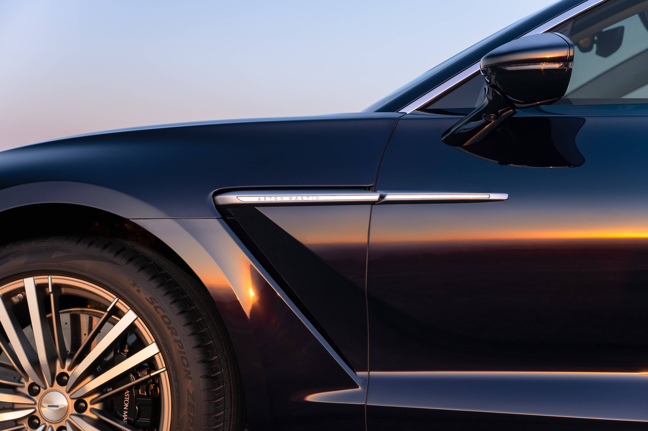 Aston Martin DBX GT, il lusso per passare inosservati