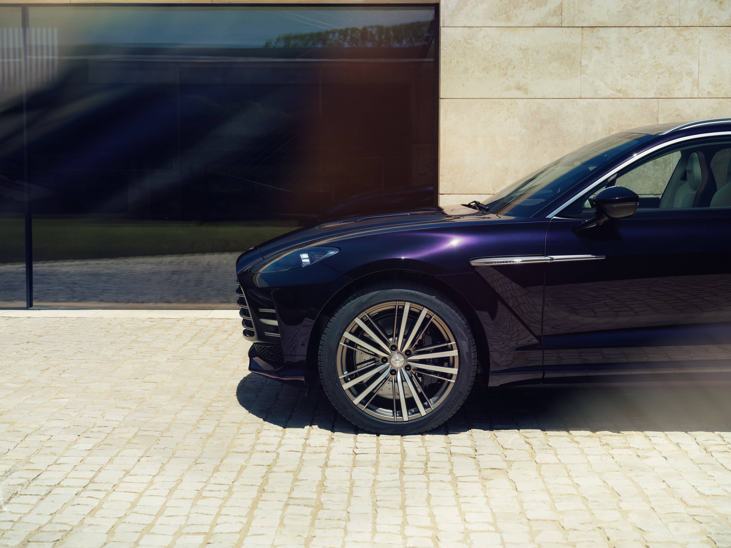 Aston Martin DBX GT, il lusso per passare inosservati