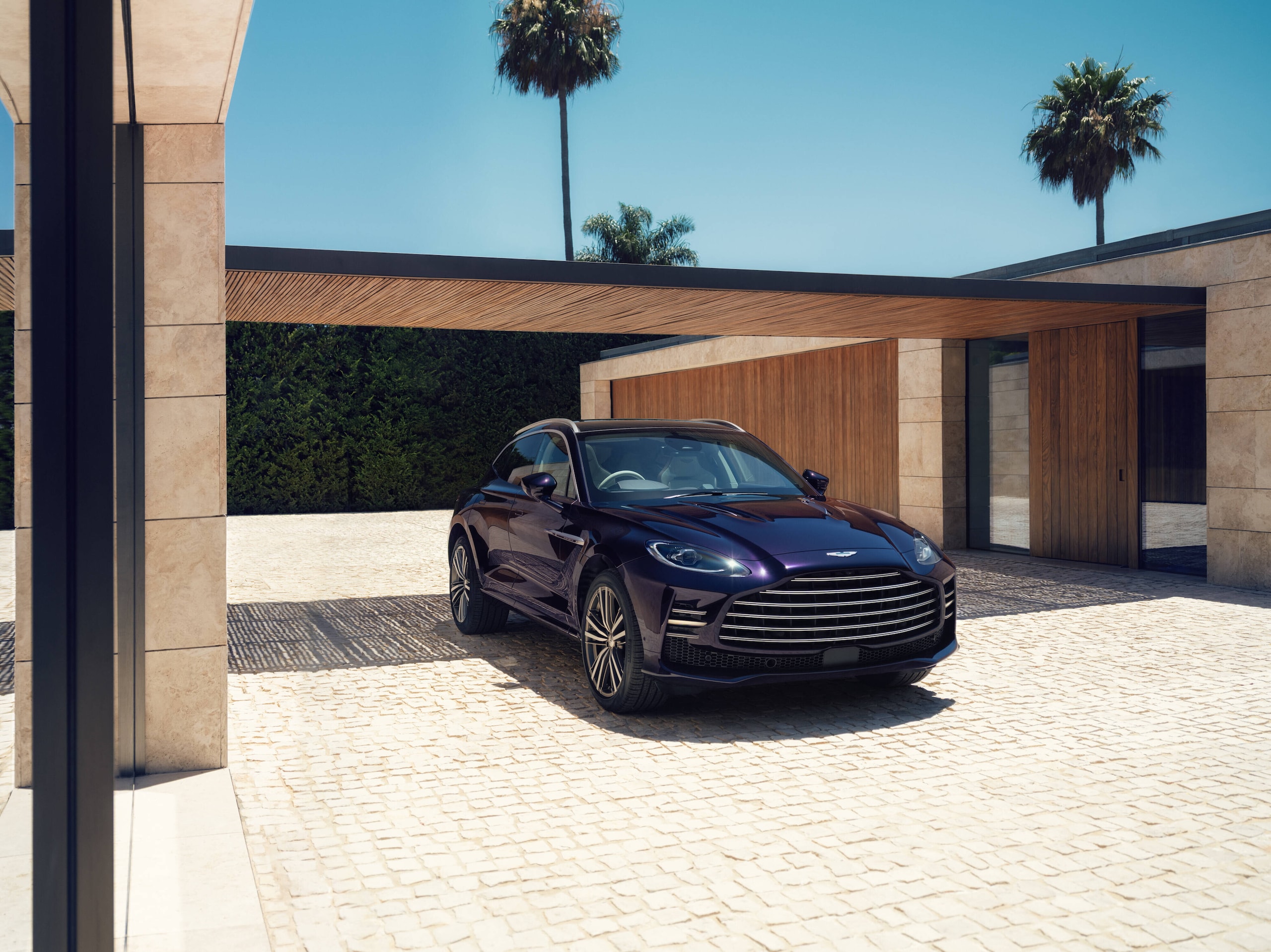 Aston Martin DBX GT, il lusso per passare inosservati