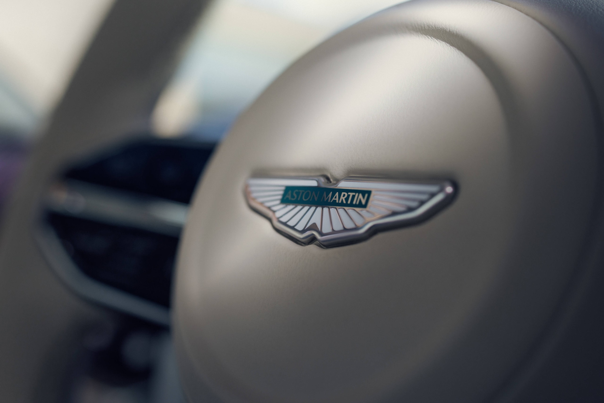 Aston Martin DBX GT, il lusso per passare inosservati