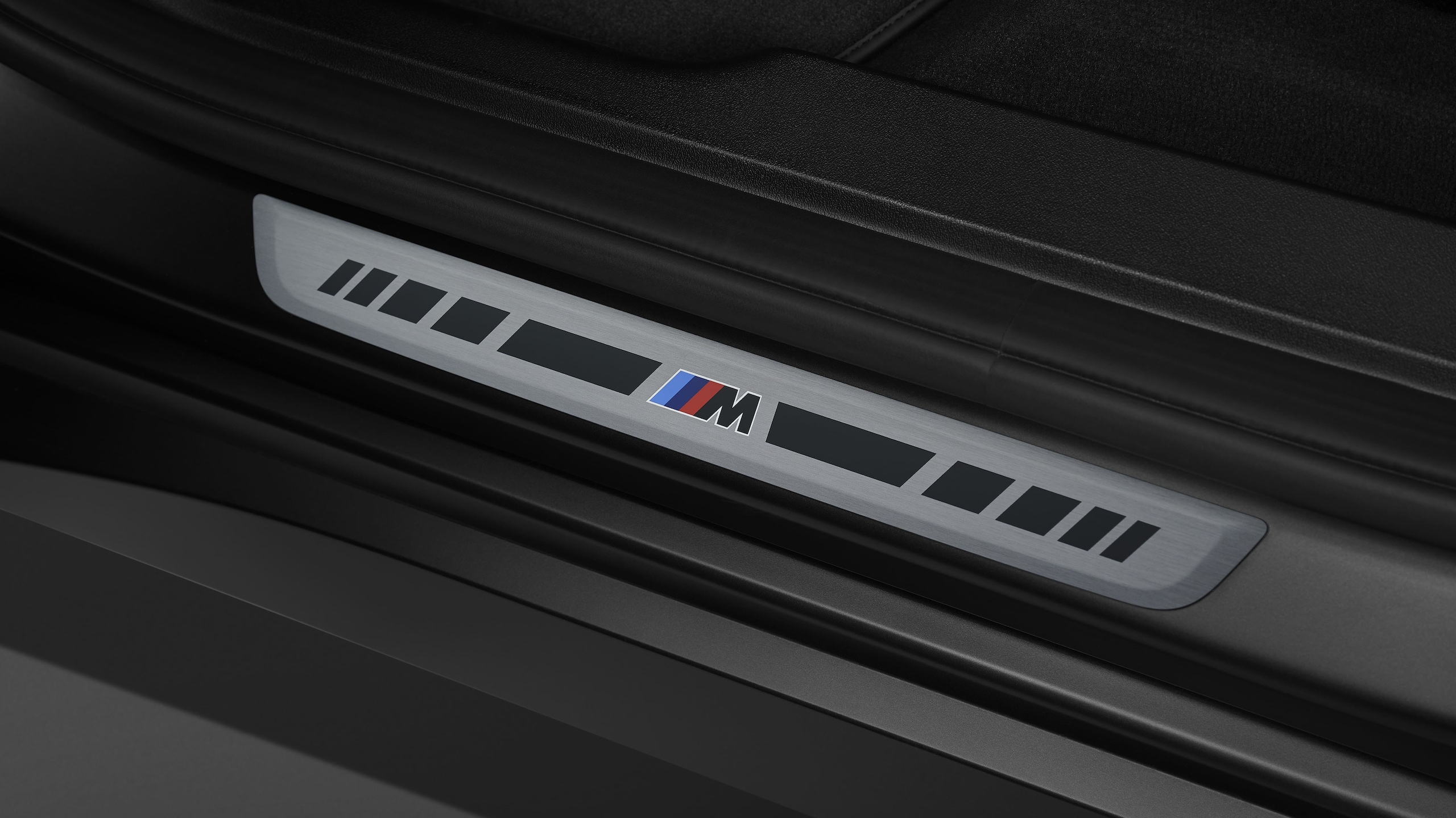 BMW X3 M50 xDrive, più cavalli e nuovo Black Package