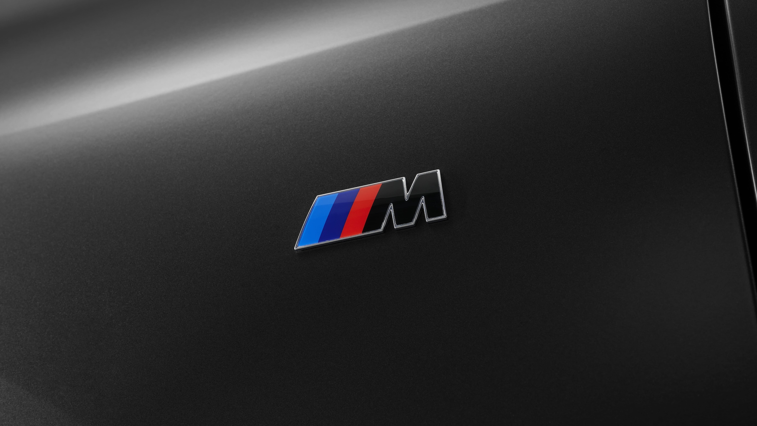 BMW X3 M50 xDrive, più cavalli e nuovo Black Package