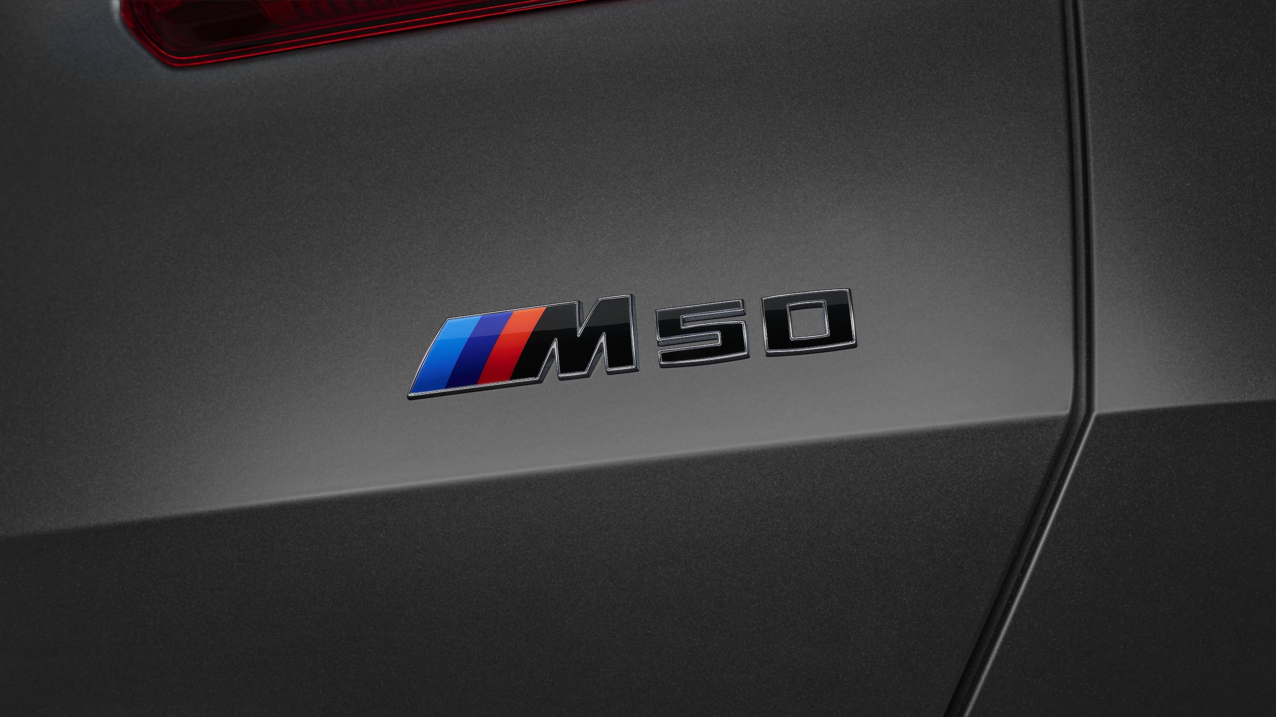 BMW X3 M50 xDrive, più cavalli e nuovo Black Package