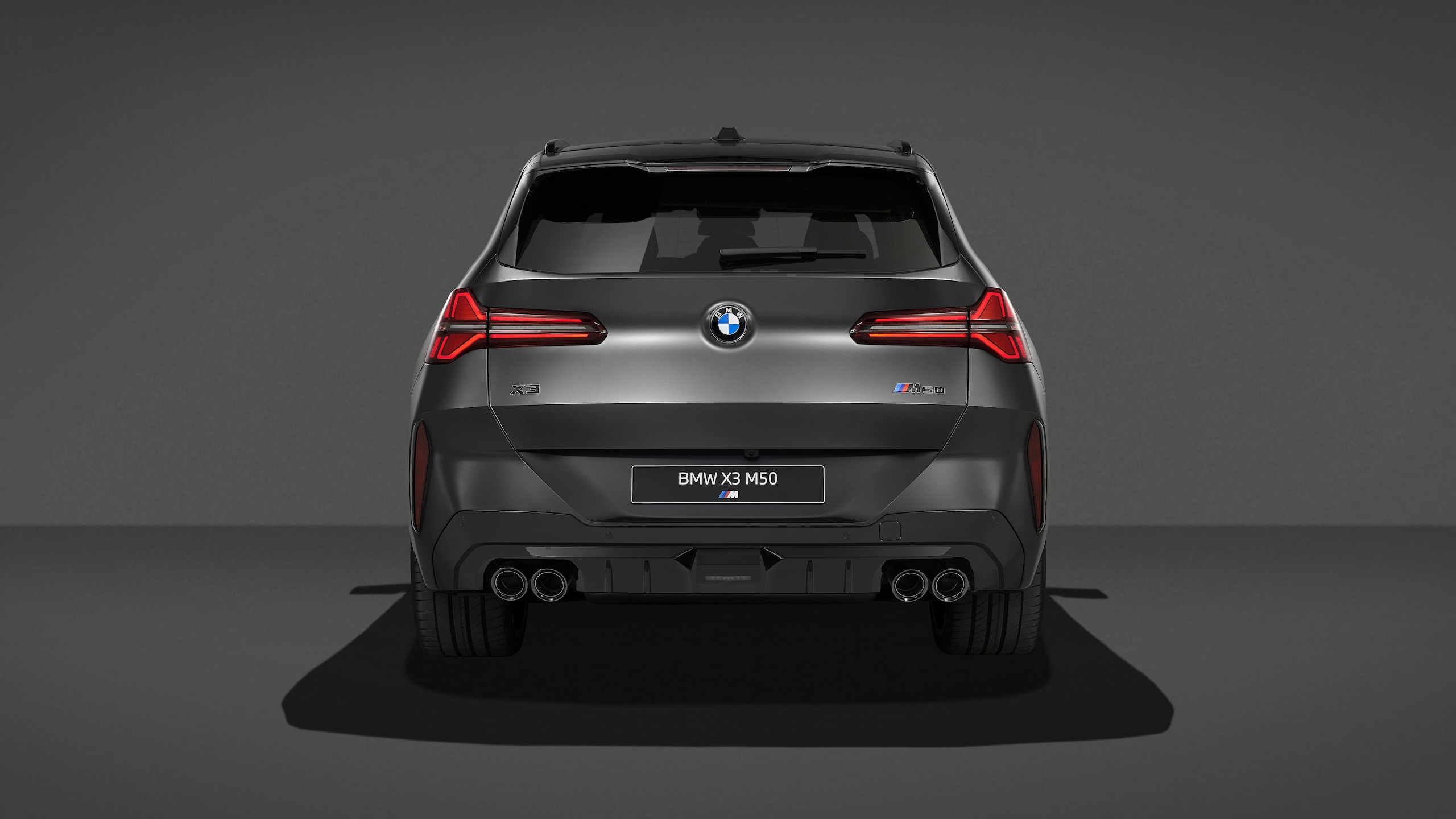 BMW X3 M50 xDrive, più cavalli e nuovo Black Package
