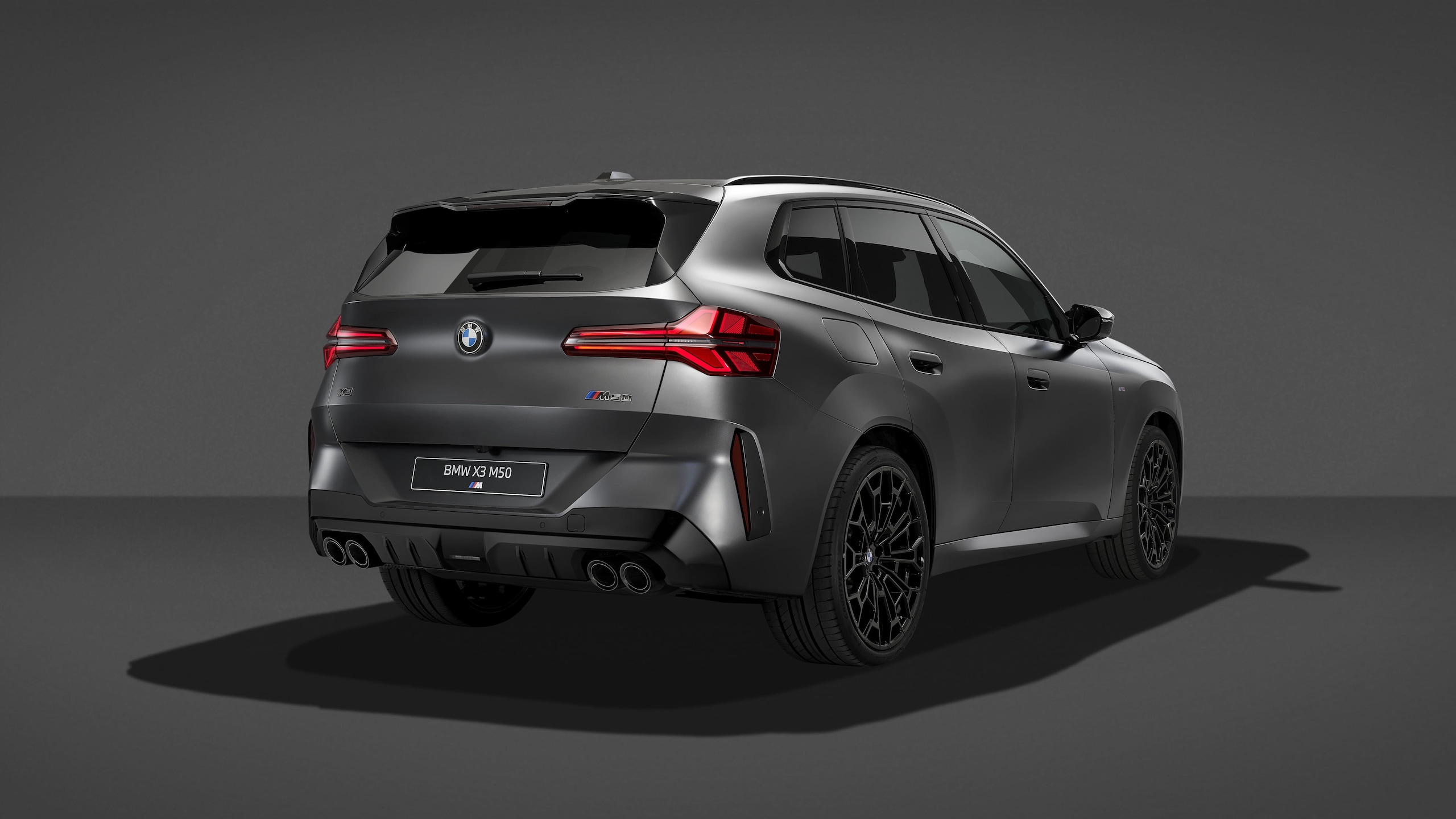 BMW X3 M50 xDrive, più cavalli e nuovo Black Package
