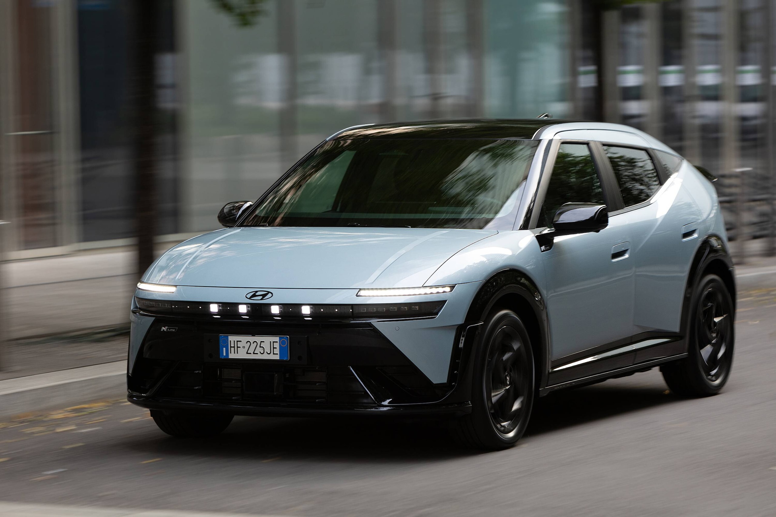 Hyundai IONIQ 3, una scossa di carattere