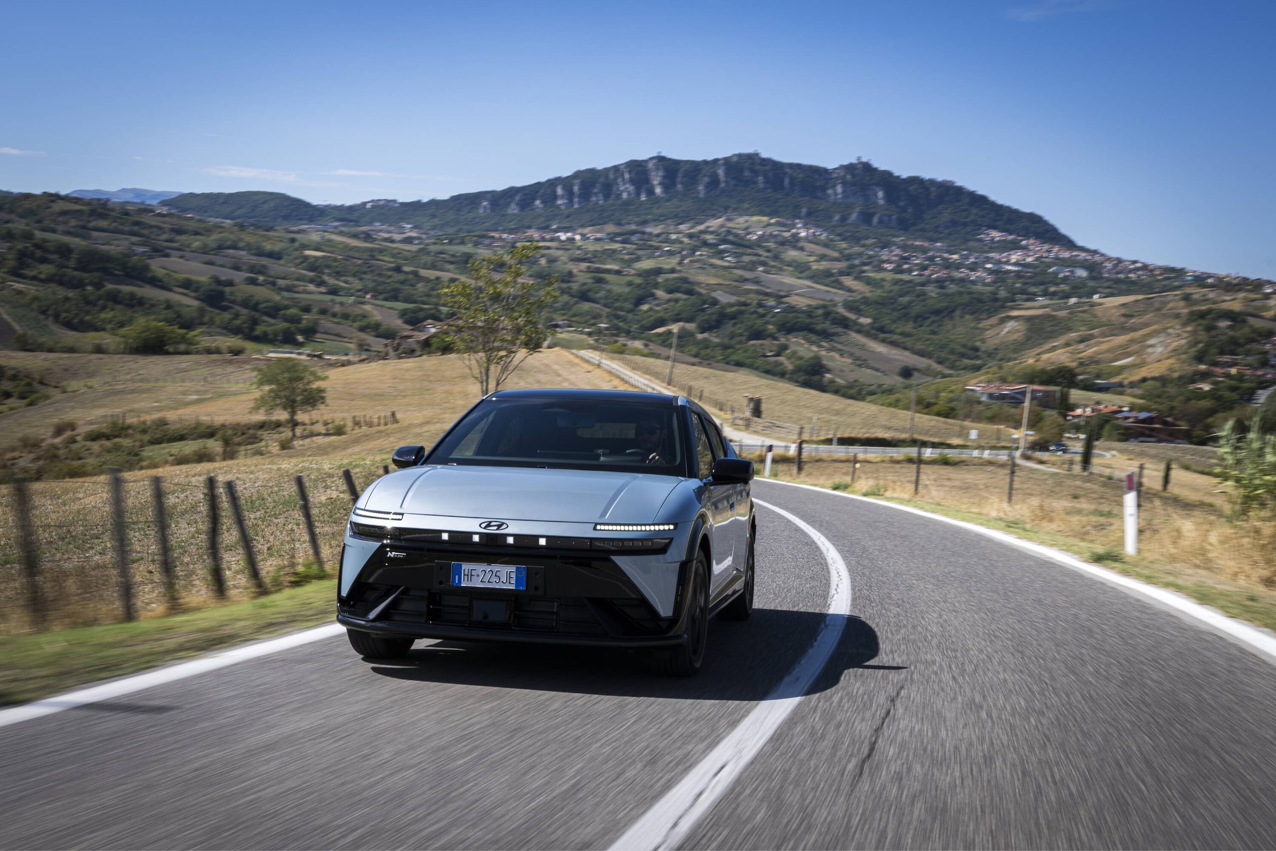 Hyundai IONIQ 3, una scossa di carattere