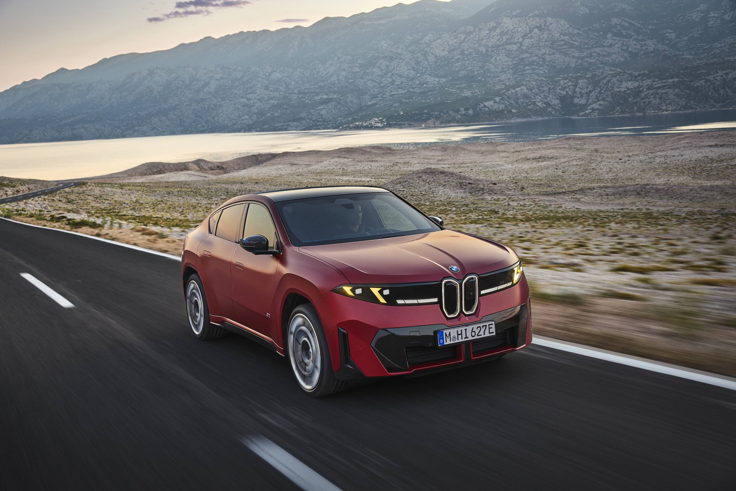 BMW iX4, Neue Klasse in stile Suv coupé