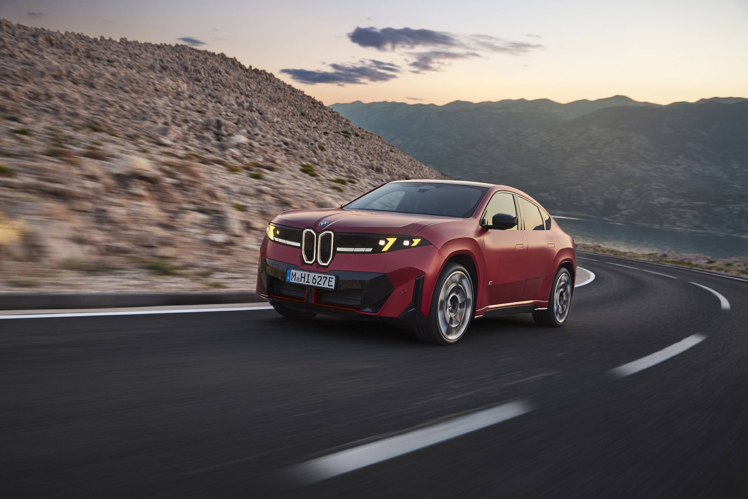 BMW iX4, Neue Klasse in stile Suv coupé