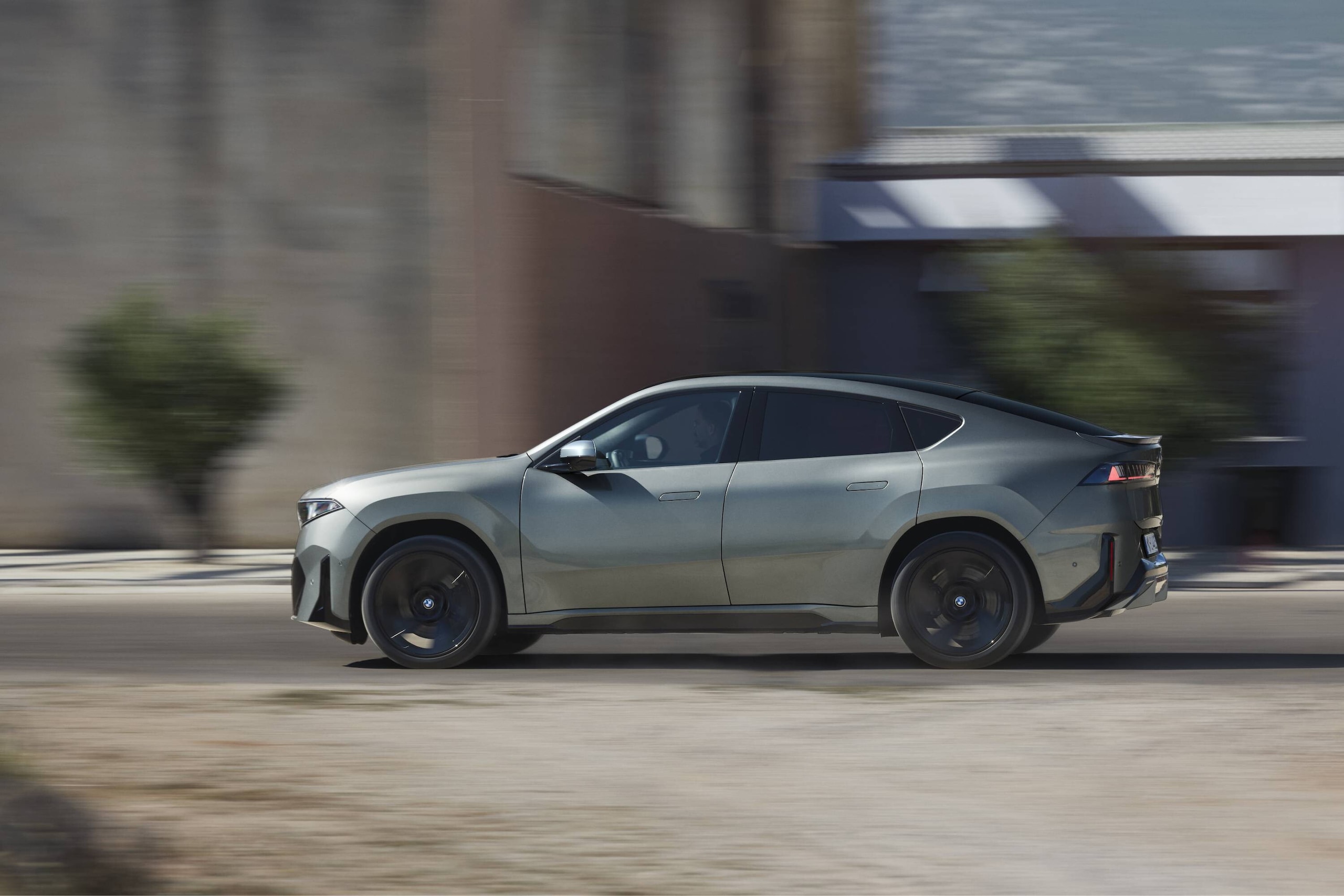 BMW iX4, Neue Klasse in stile Suv coupé