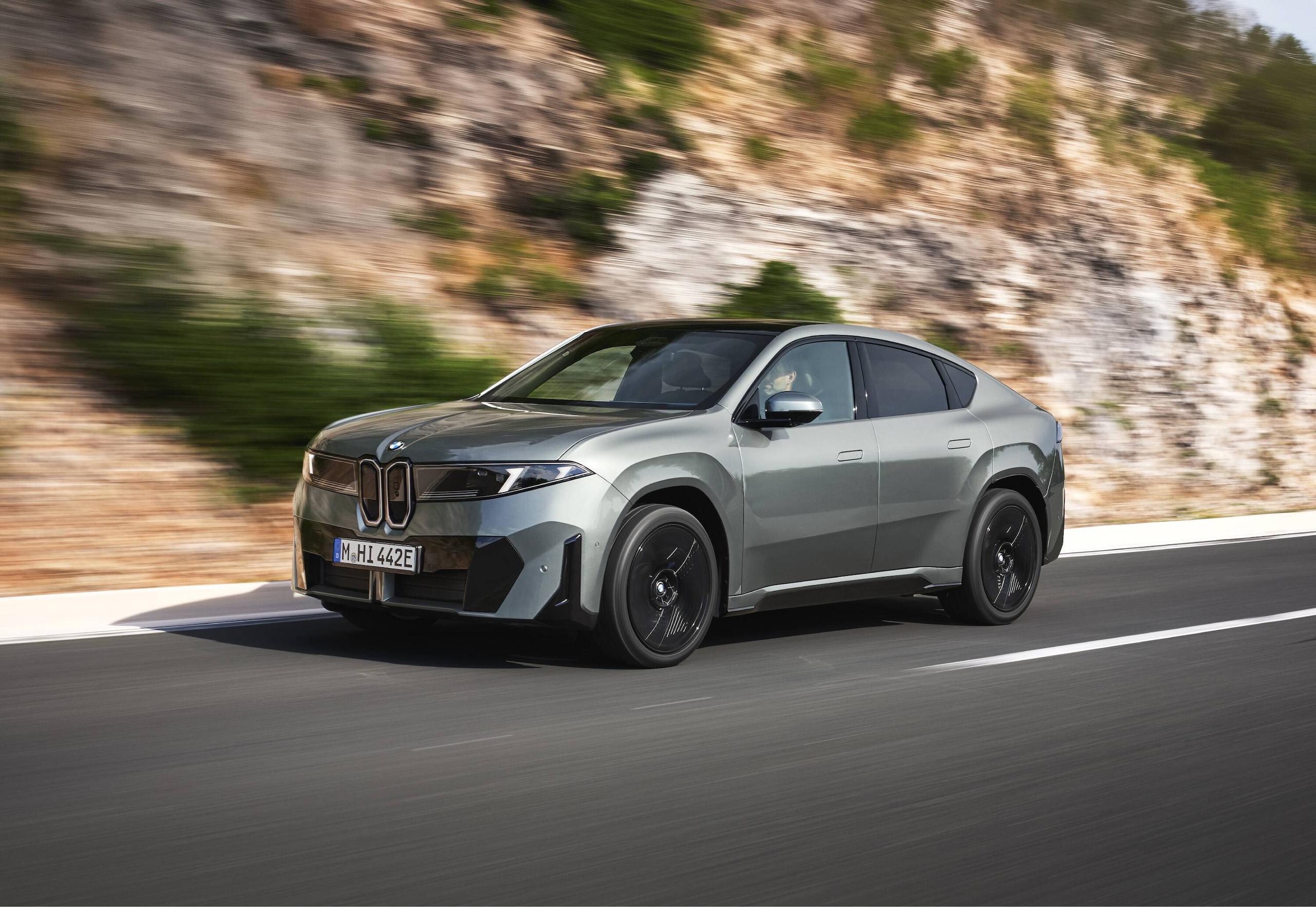 BMW iX4, Neue Klasse in stile Suv coupé