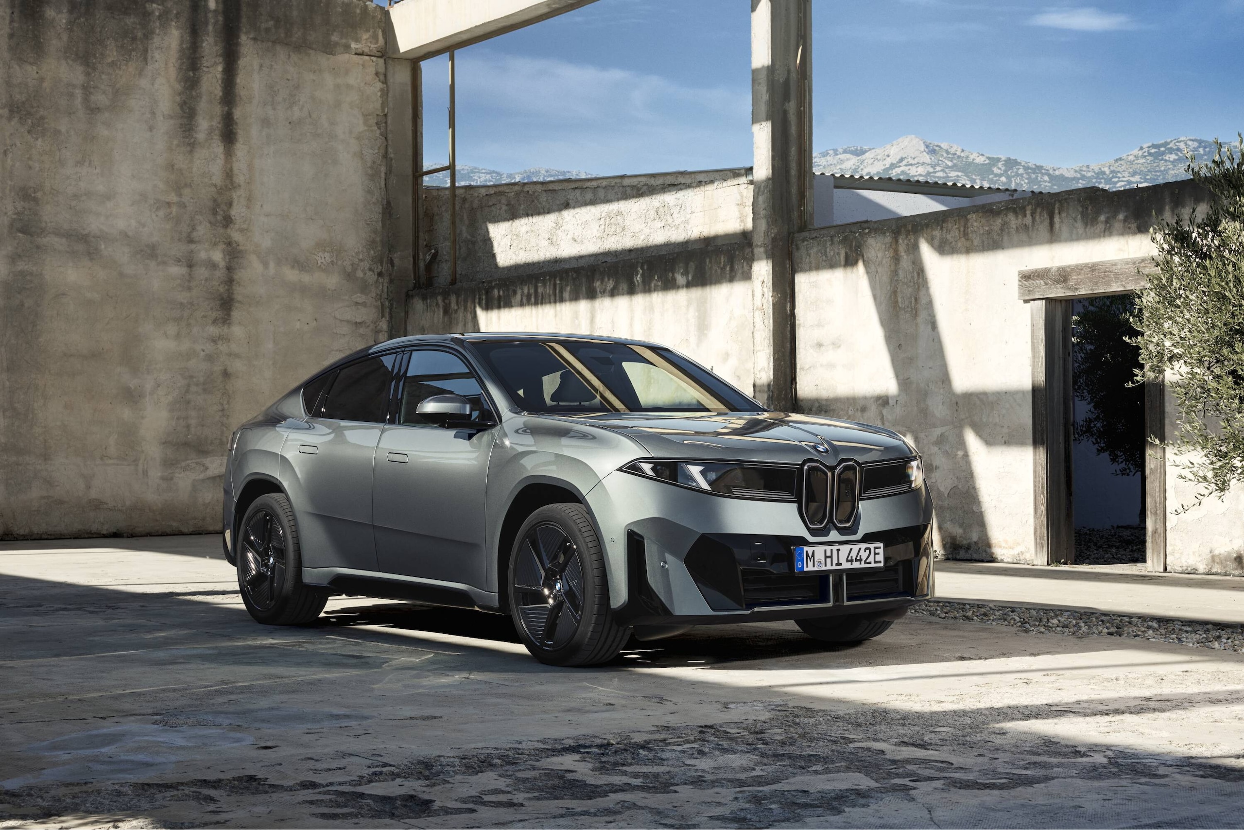 BMW iX4, Neue Klasse in stile Suv coupé