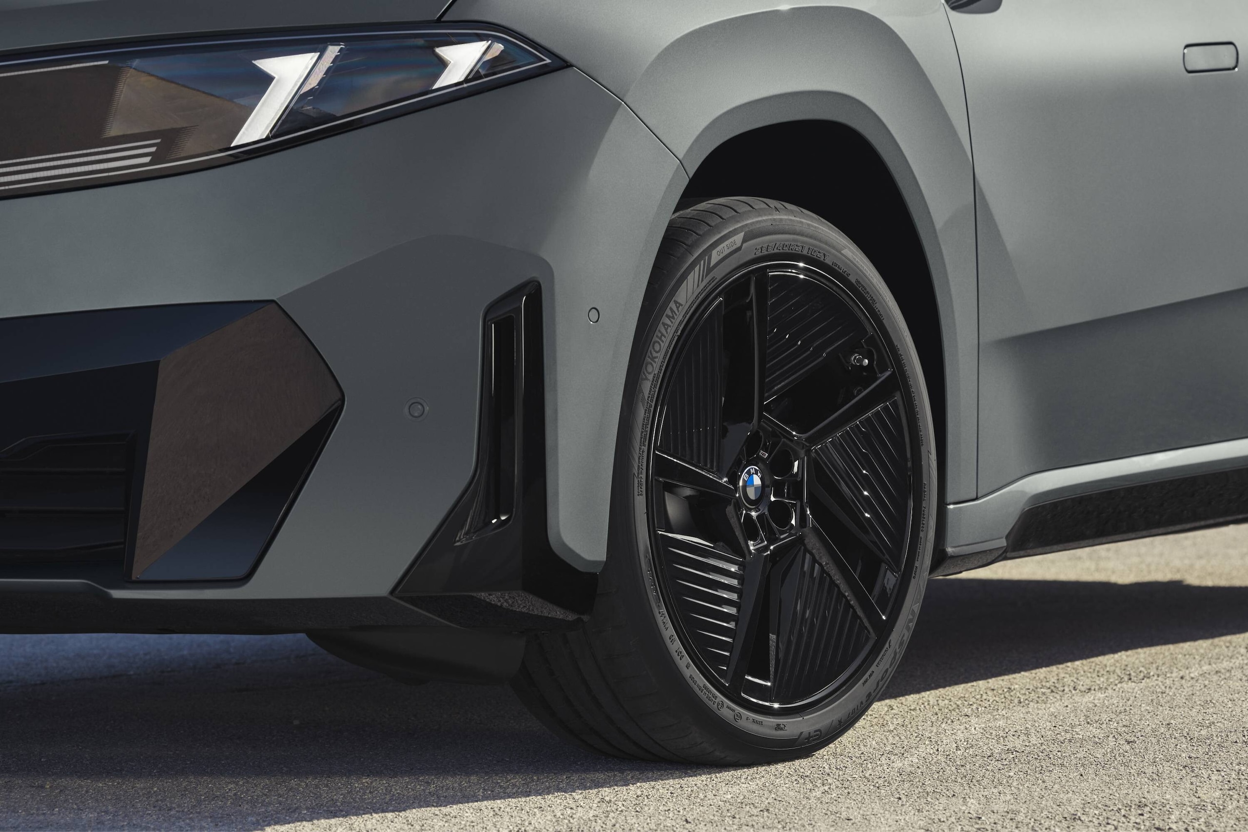 BMW iX4, Neue Klasse in stile Suv coupé