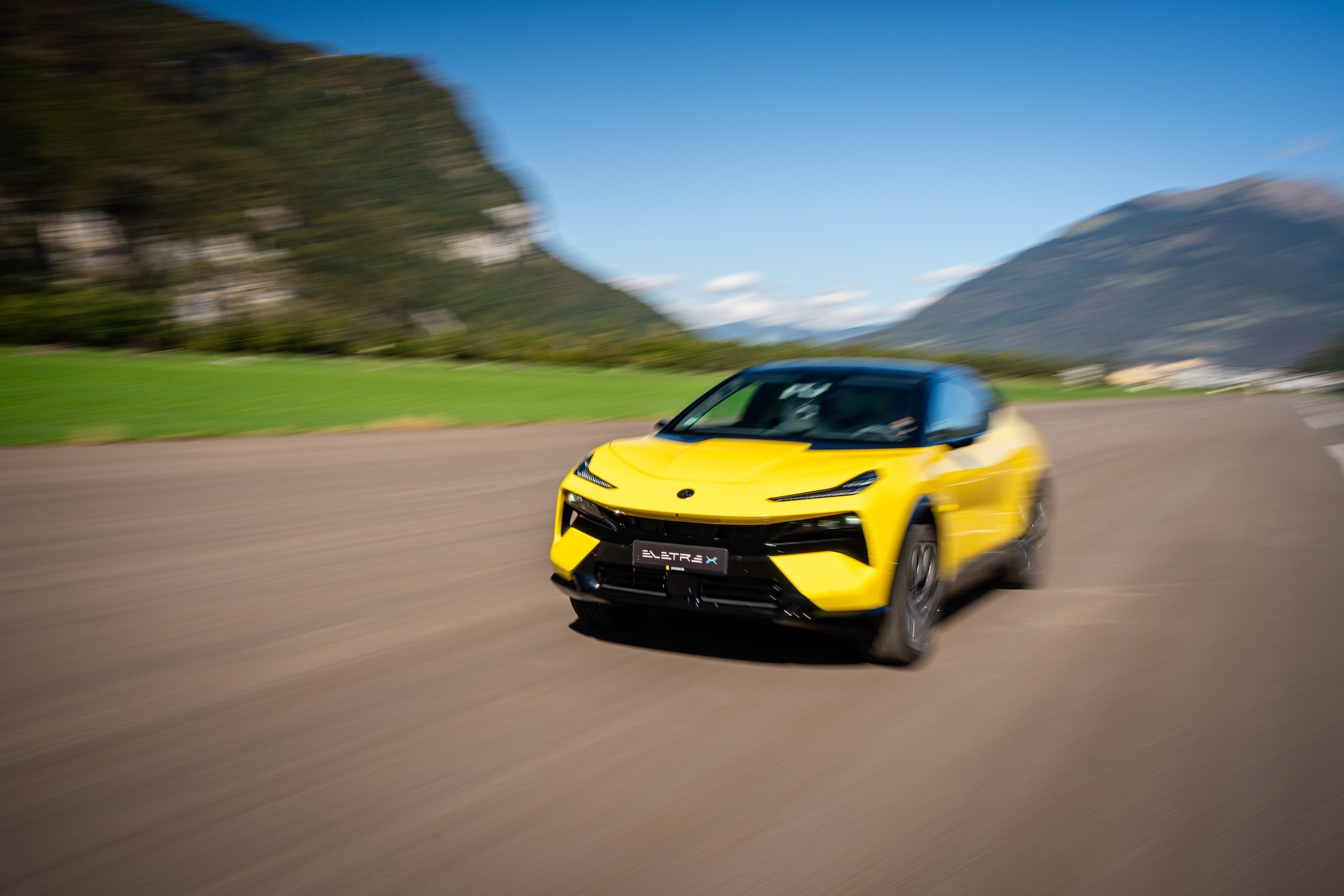 Lotus Eletre X, scocca la scintilla