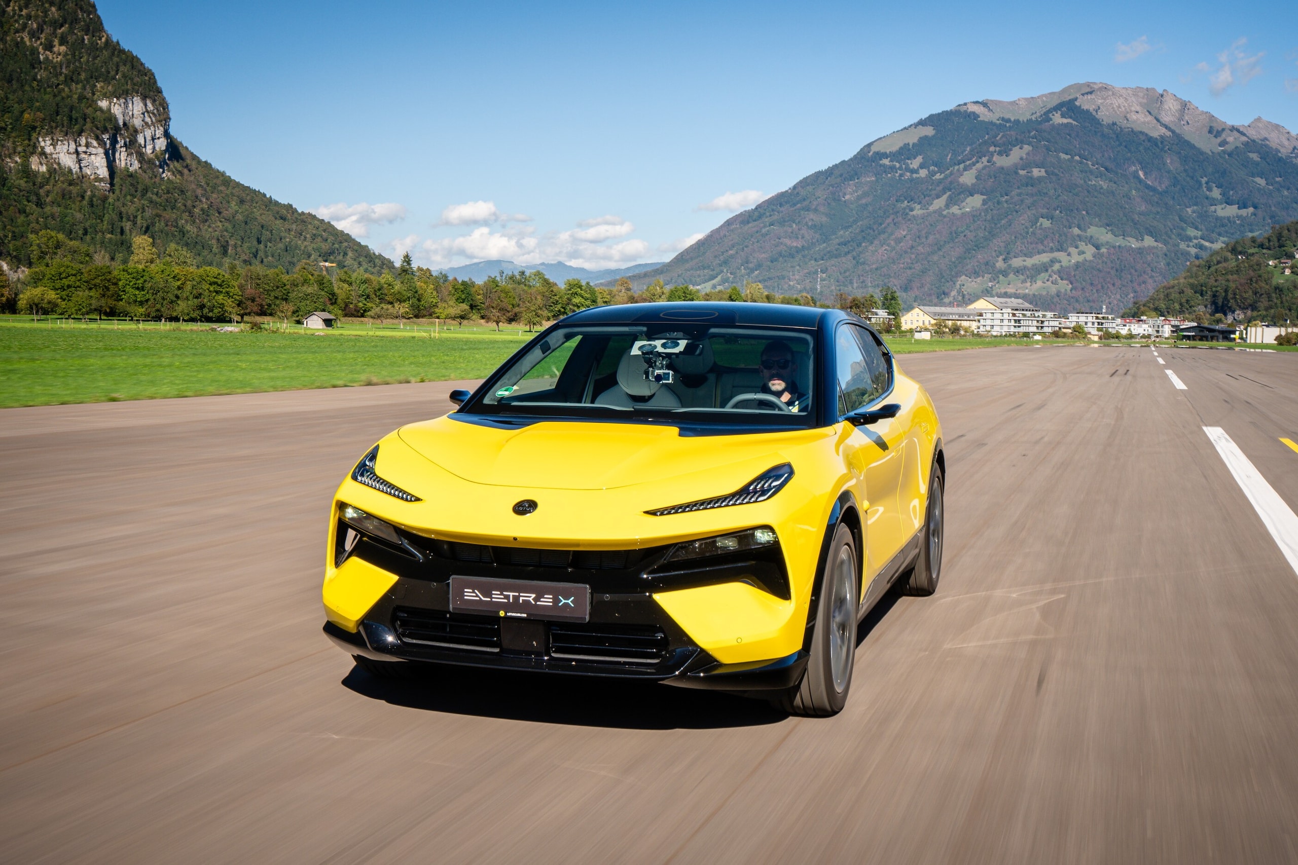 Lotus Eletre X, scocca la scintilla