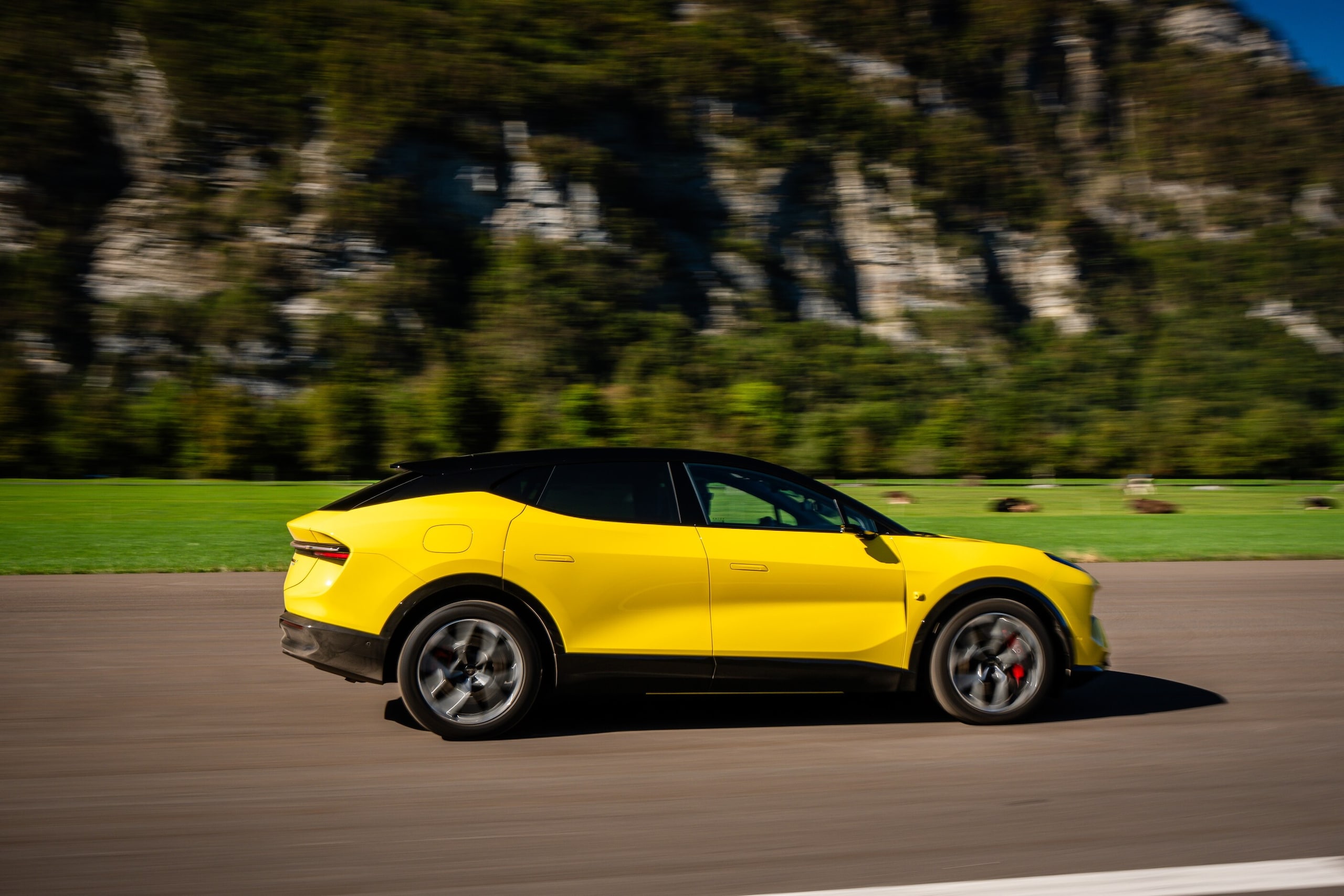 Lotus Eletre X, scocca la scintilla