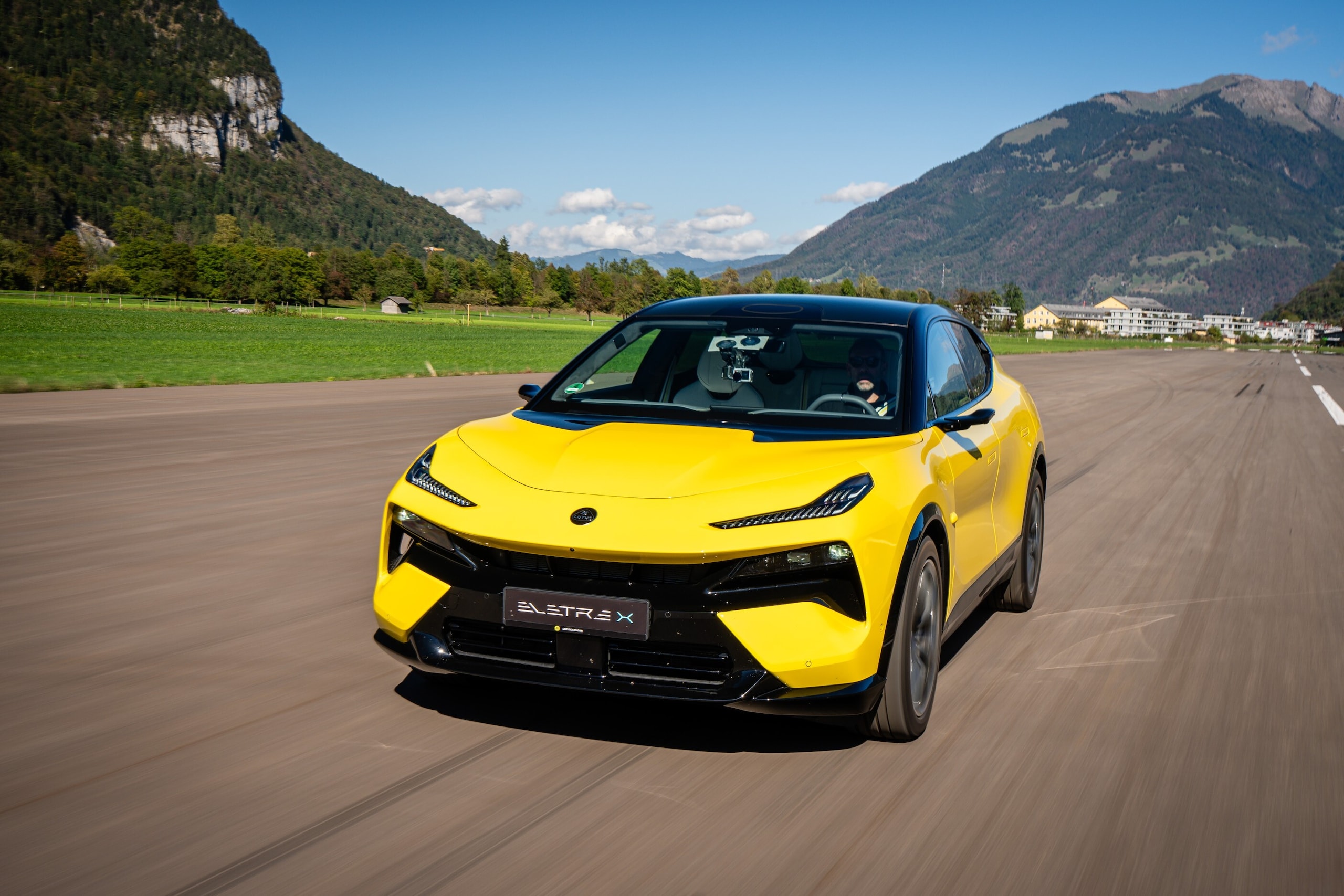 Lotus Eletre X, scocca la scintilla