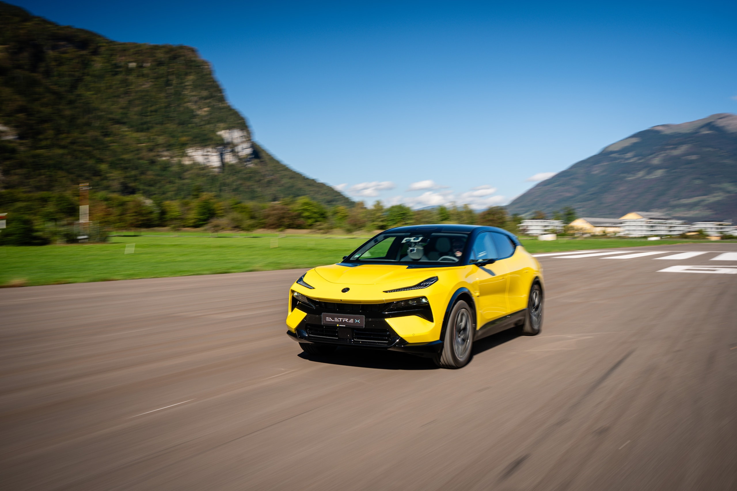 Lotus Eletre X, scocca la scintilla